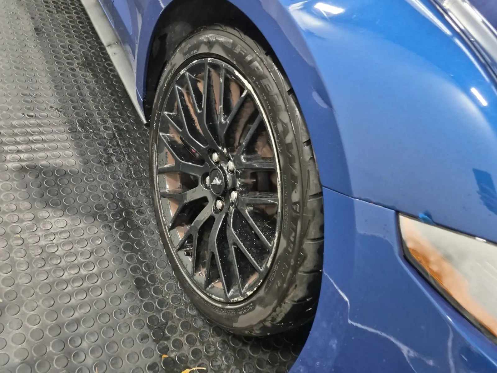 Right Front Wheel/Tire Photo
