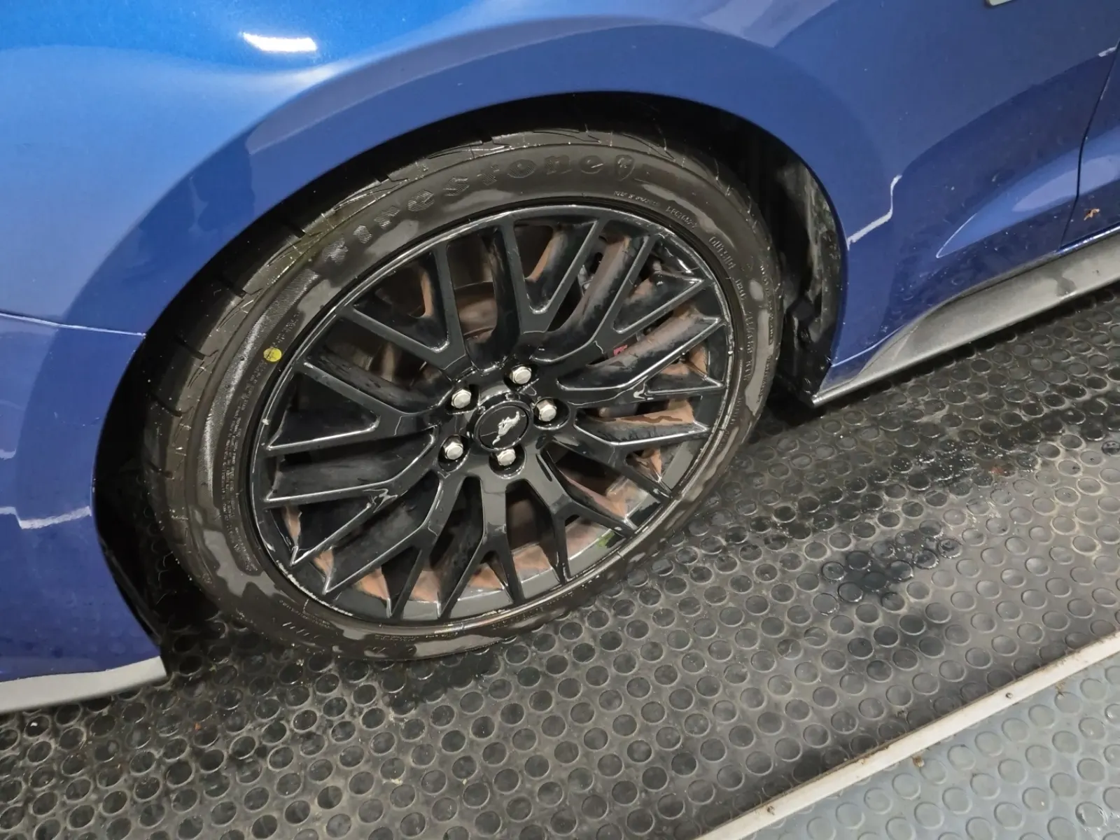 Front driver wheel/tire photo