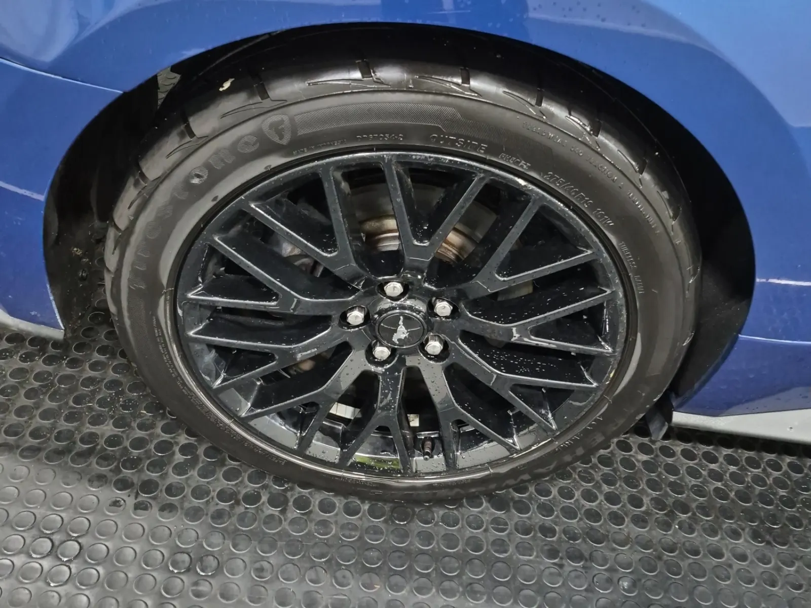 Right Rear Wheel/Tire Photo