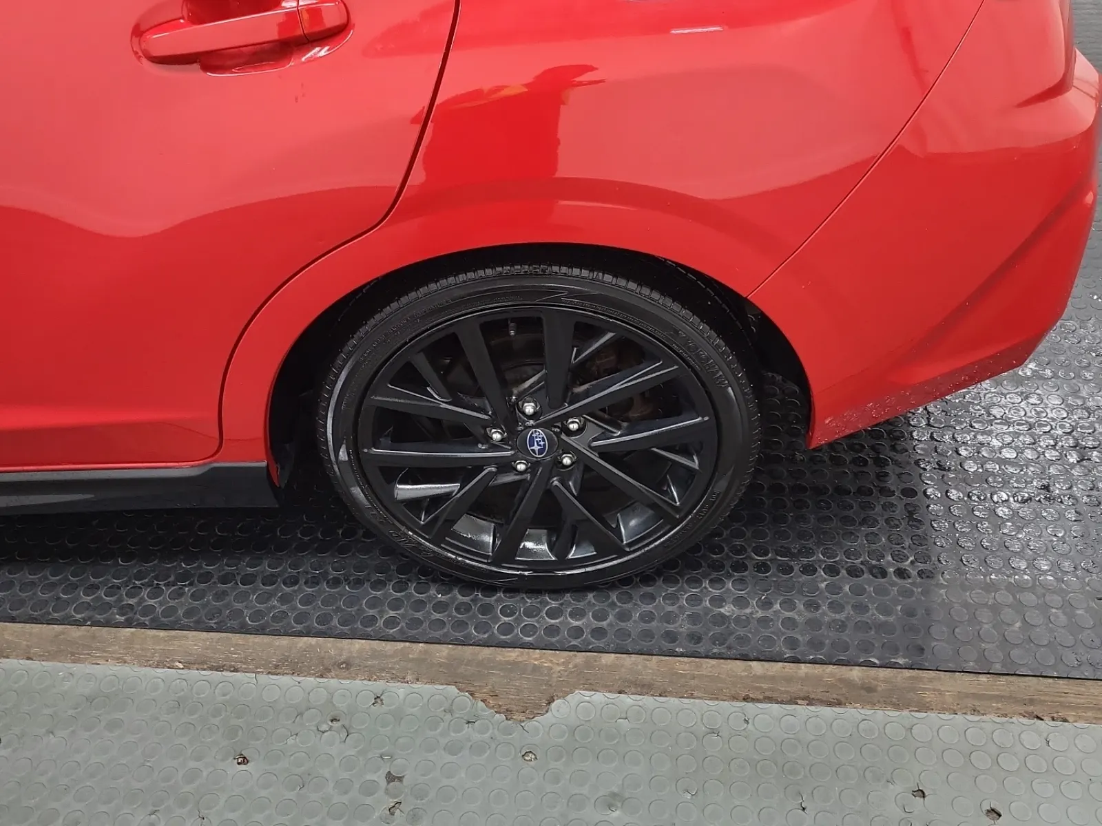 Left Rear Wheel/Tire Photo
