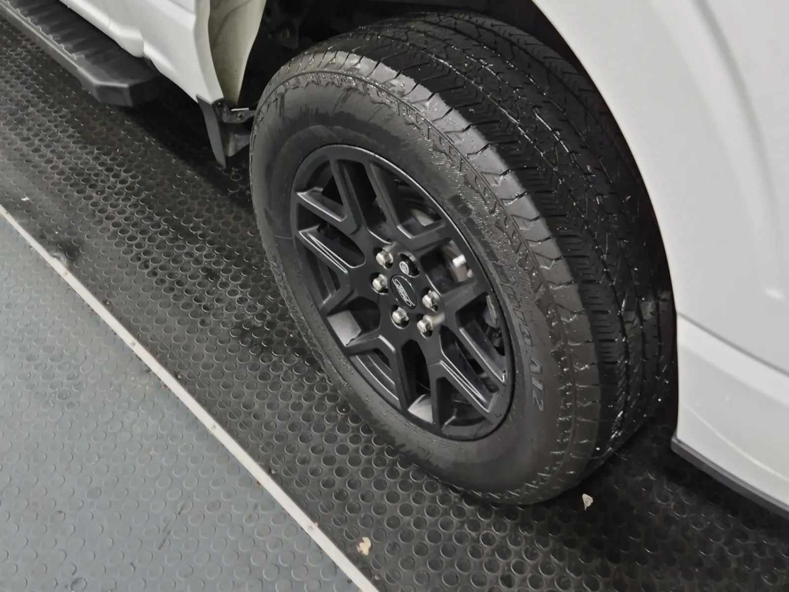 Left Rear Wheel/Tire Photo