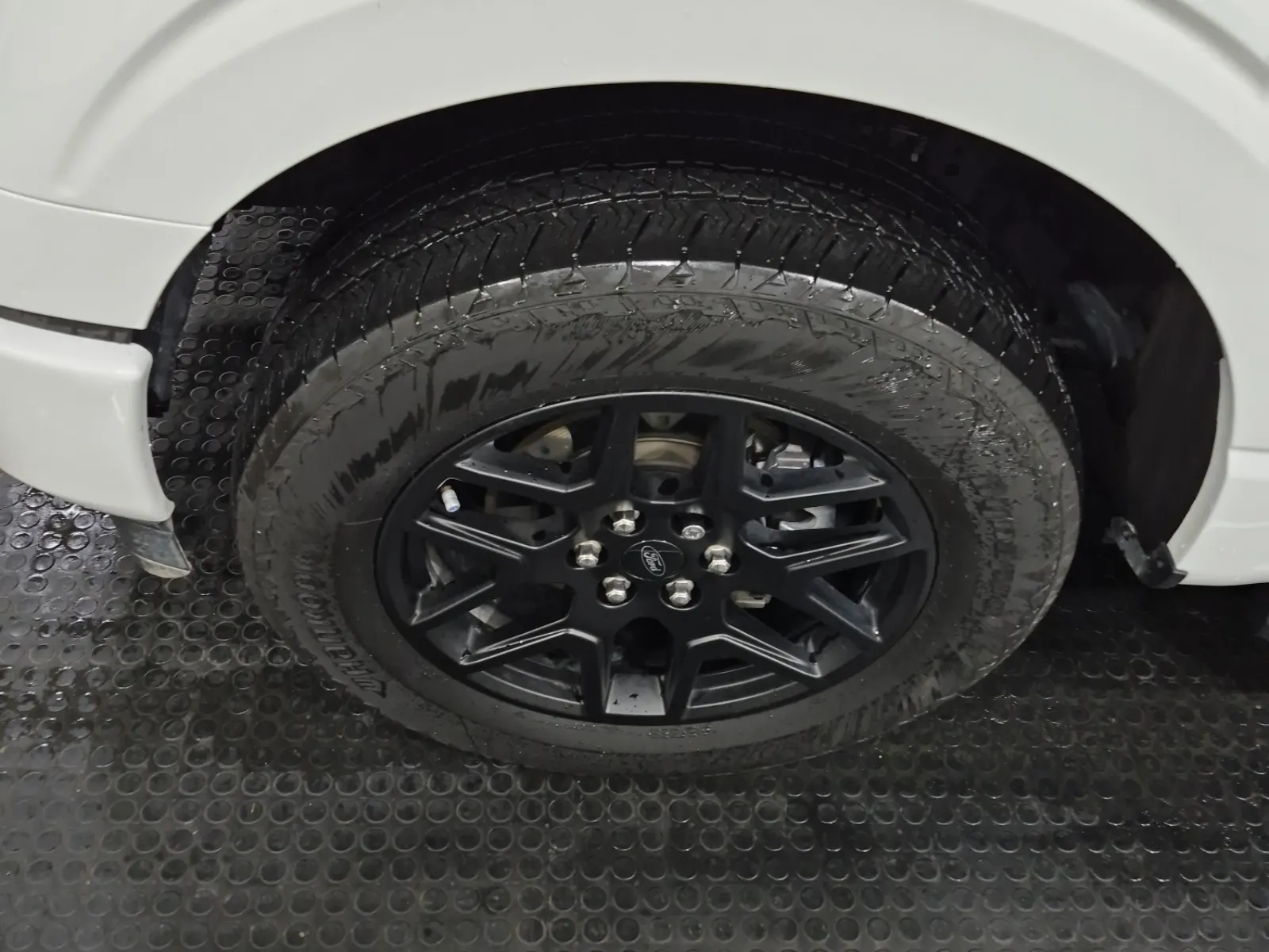 Front driver wheel/tire photo