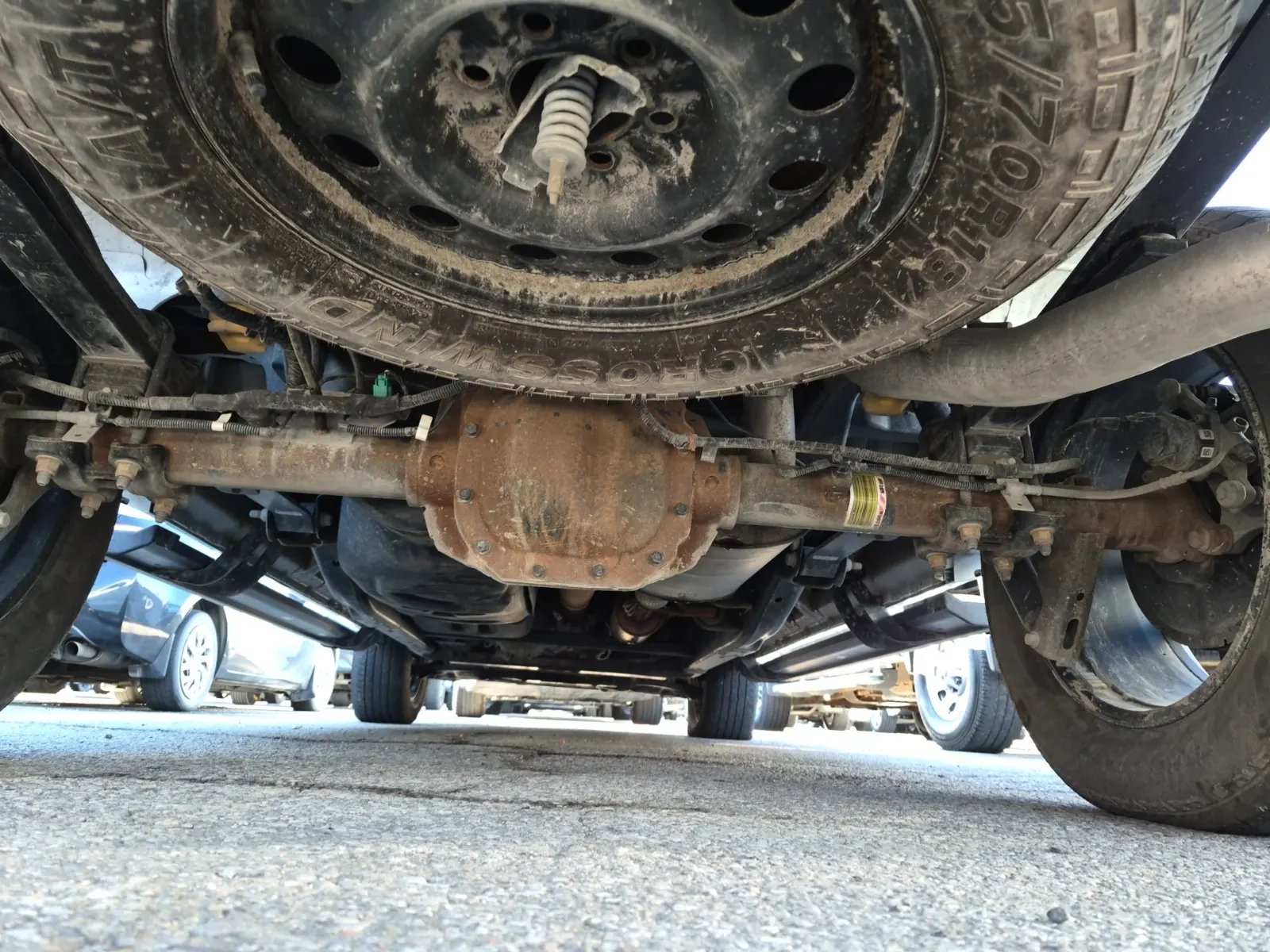 Undercarriage - Rear Photo