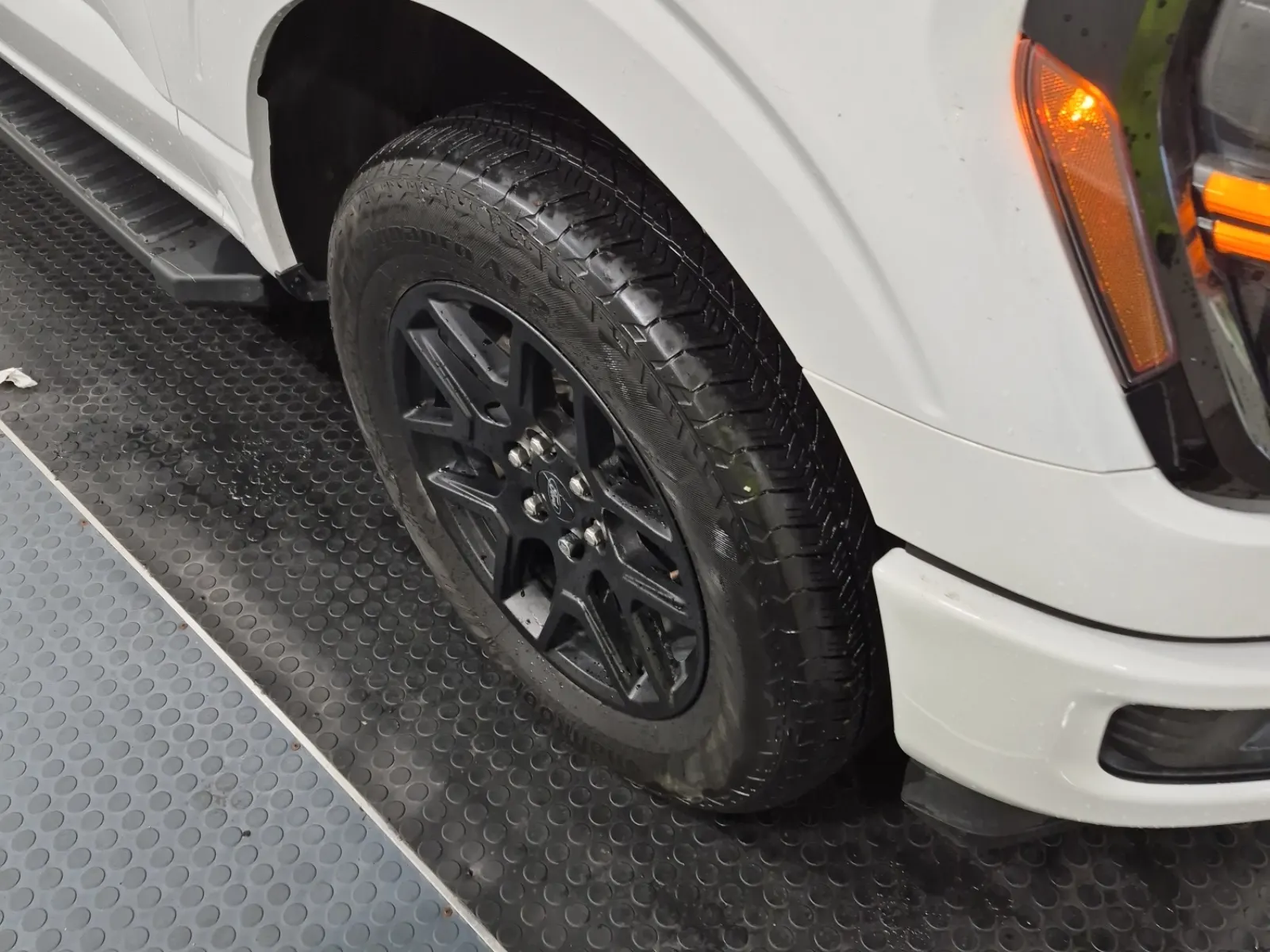 Right Front Wheel/Tire Photo