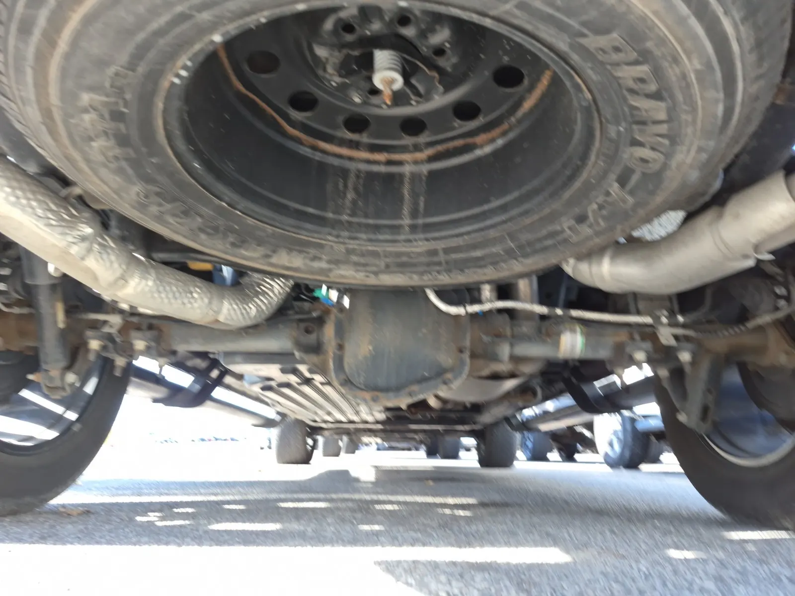 Undercarriage - Rear Photo