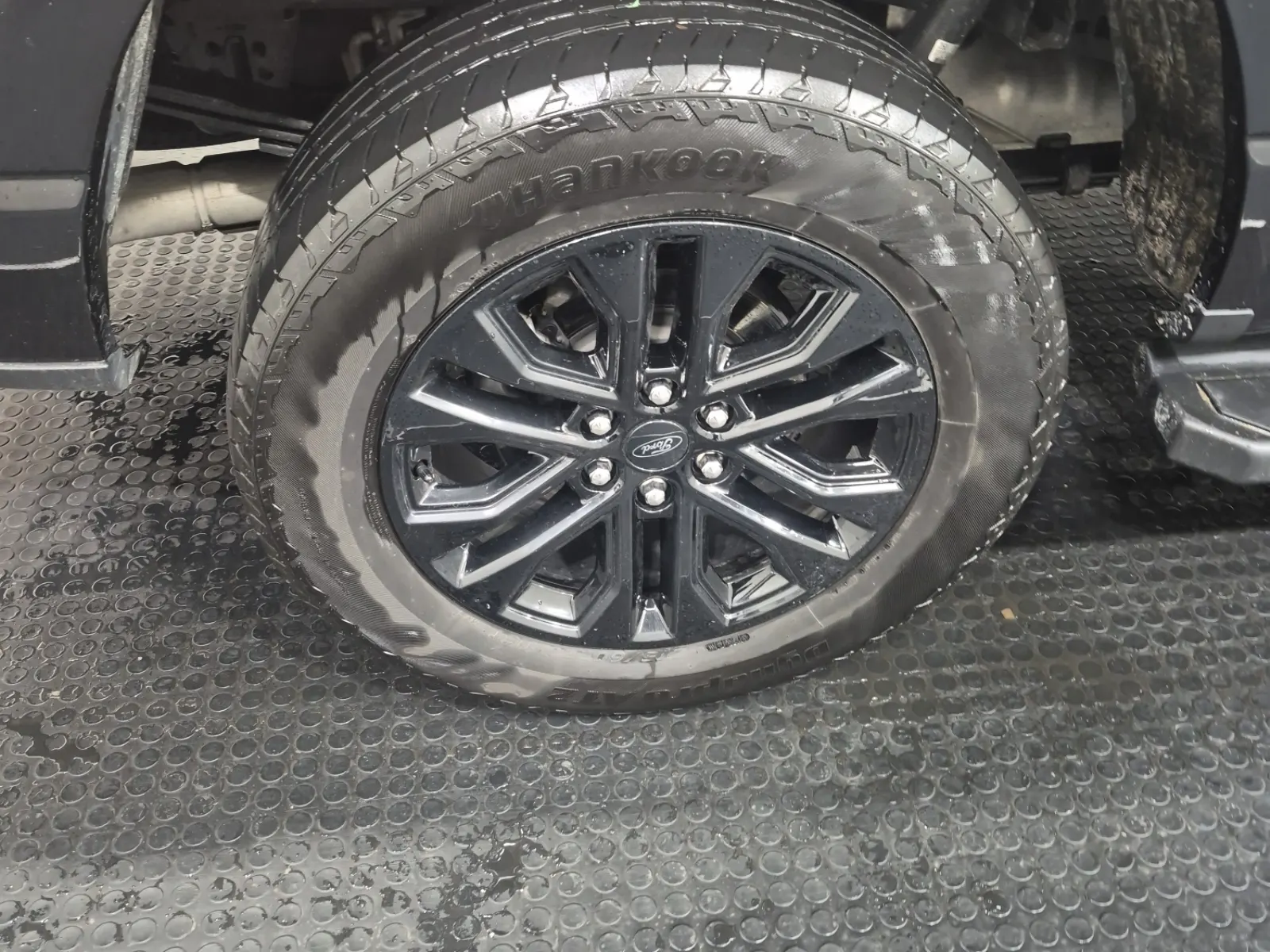 Right Rear Wheel/Tire Photo