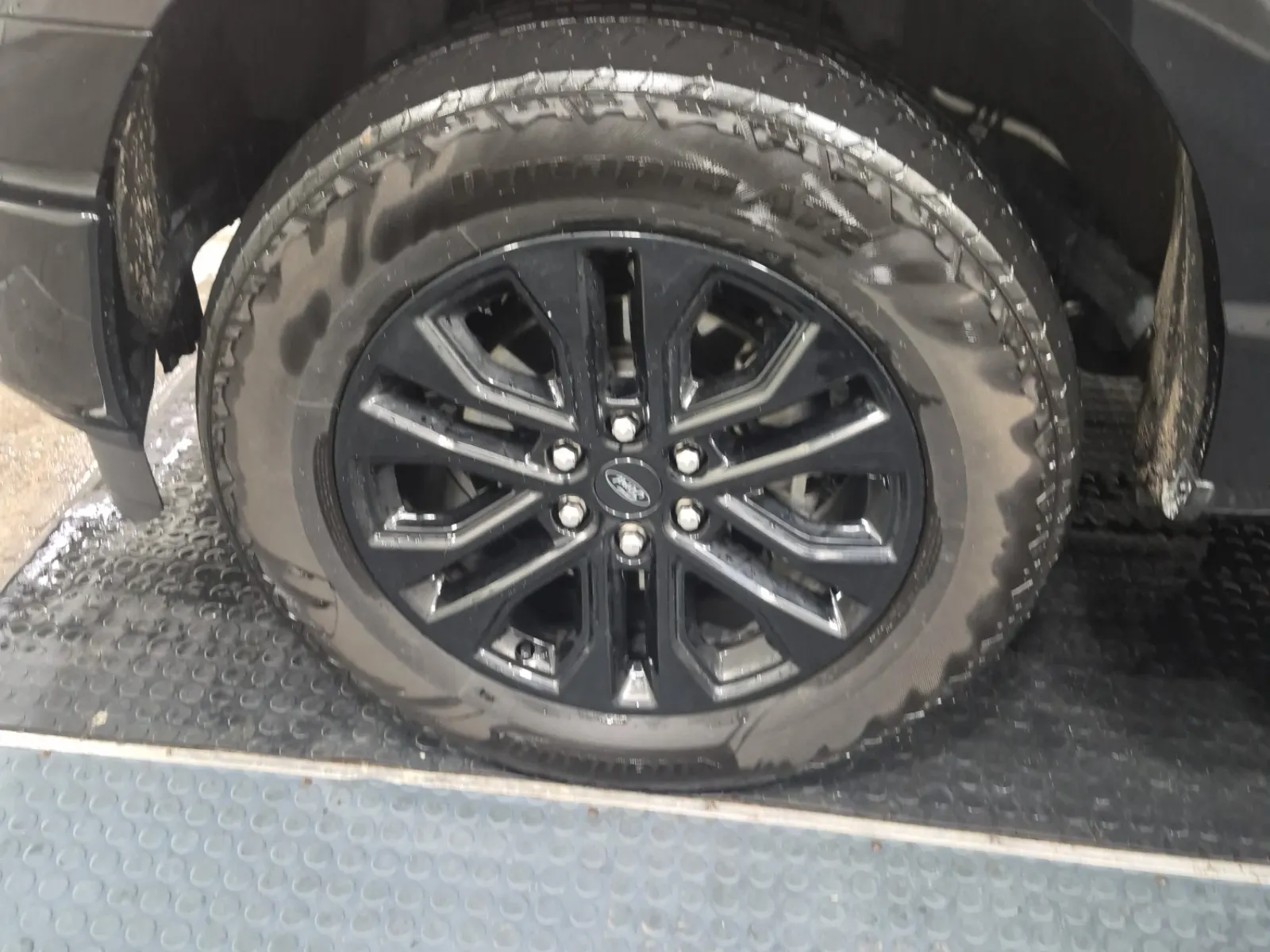 Front driver wheel/tire photo