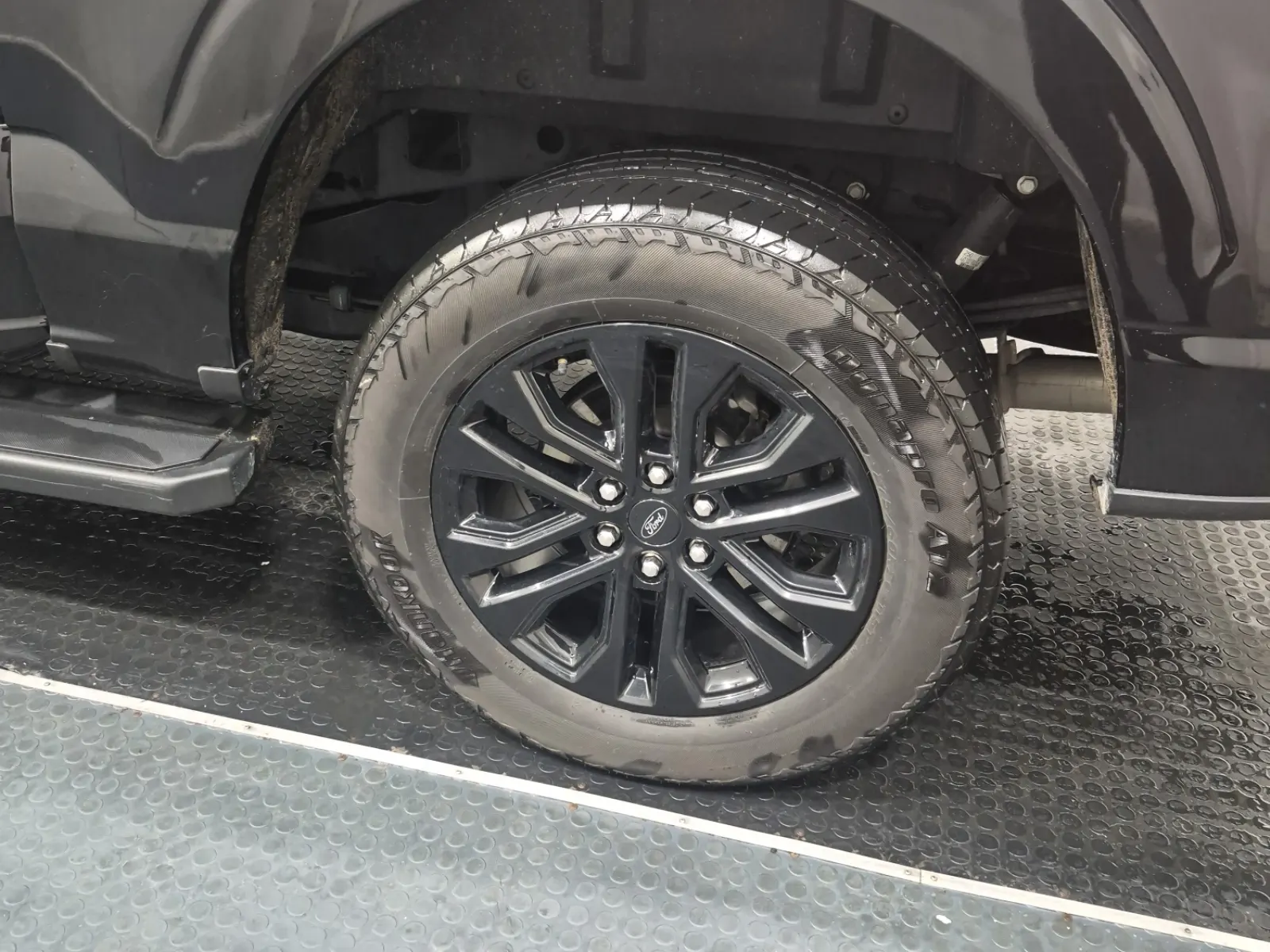 Left Rear Wheel/Tire Photo
