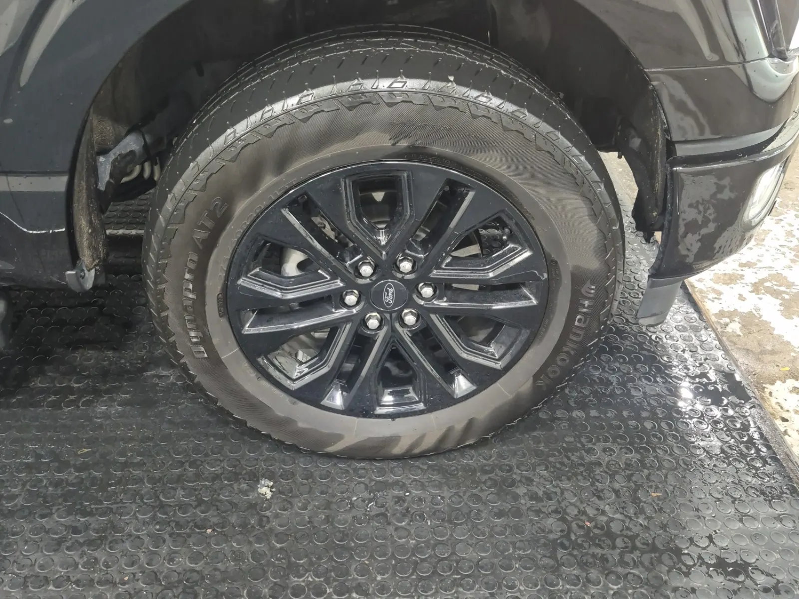 Right Front Wheel/Tire Photo