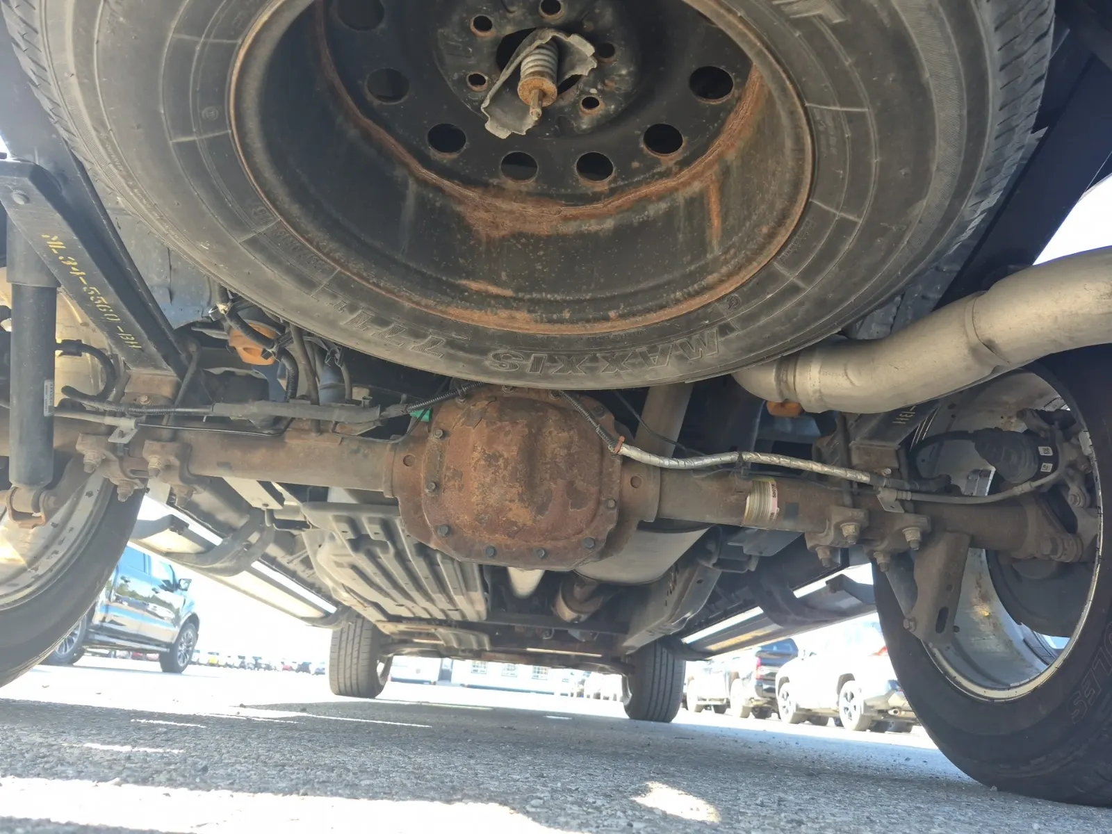 Undercarriage - Rear Photo