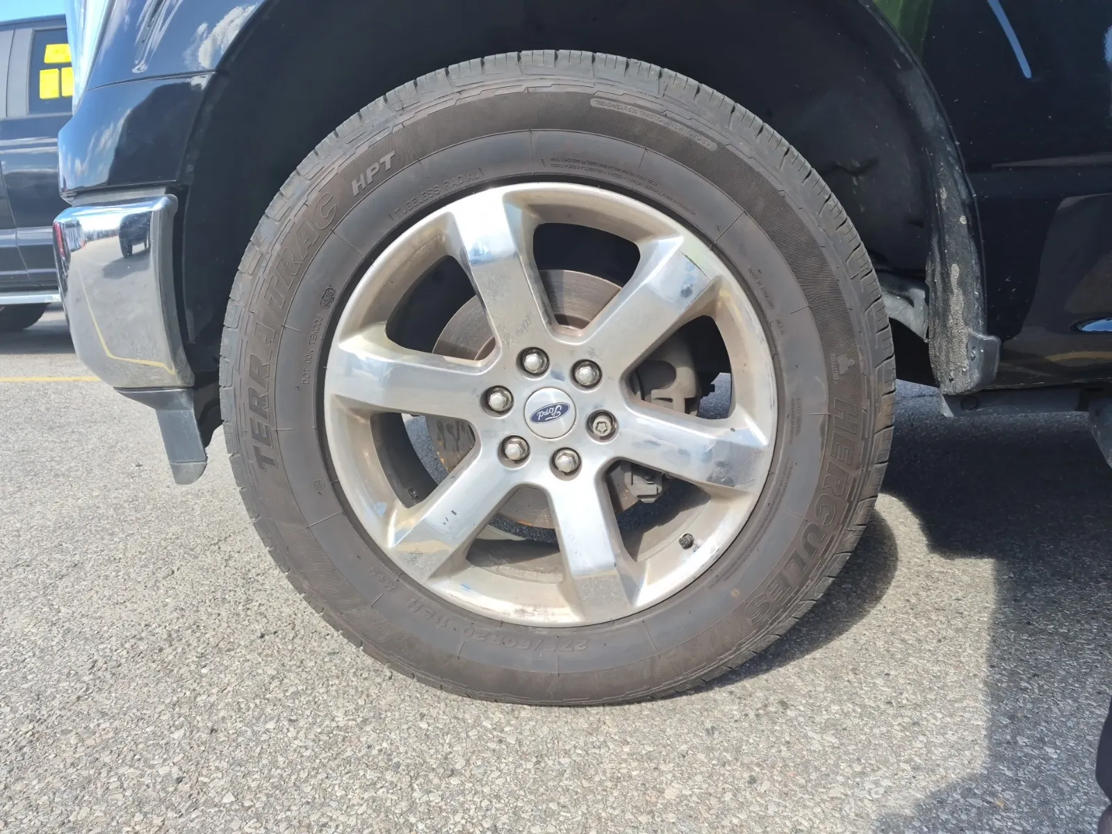Front driver wheel/tire photo