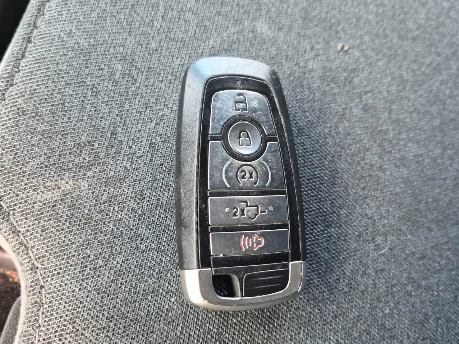Keys/Fobs/Manual Photo