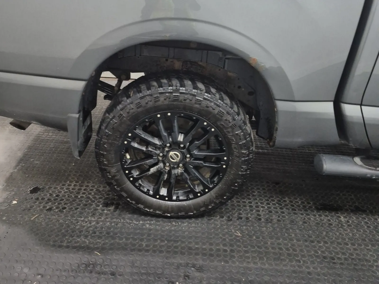 Right Rear Wheel/Tire Photo