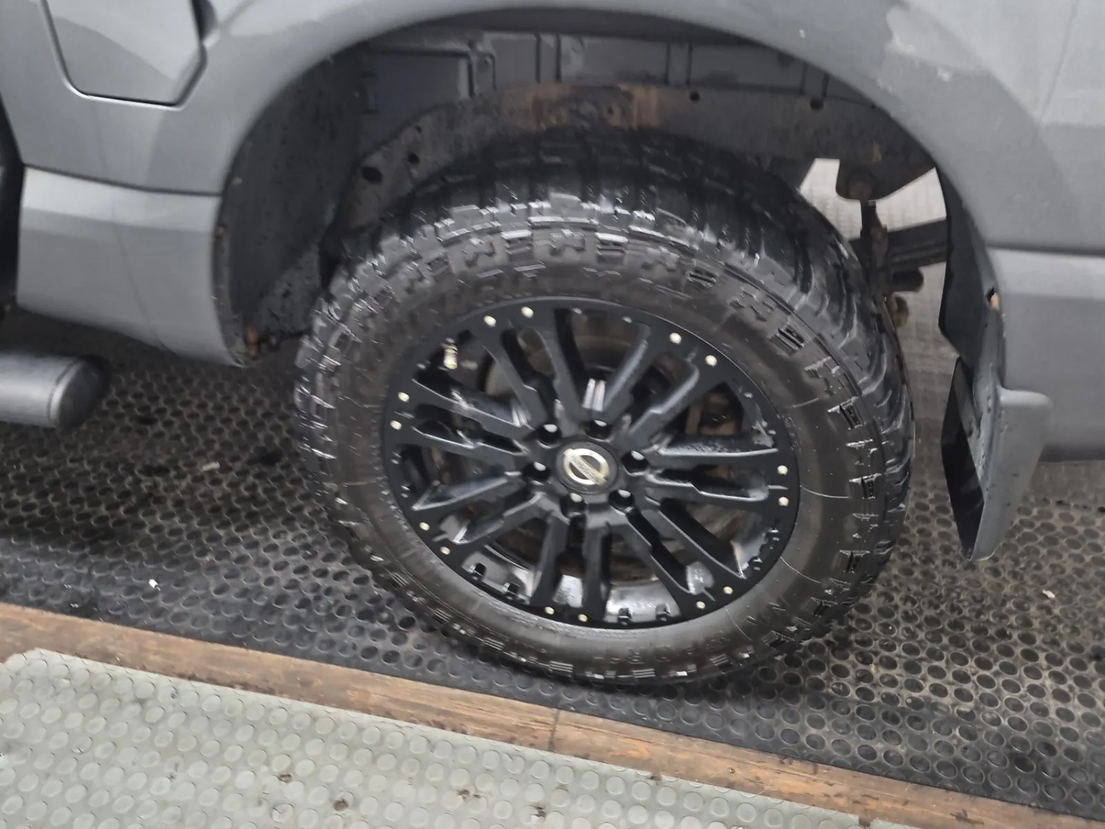Left Rear Wheel/Tire Photo