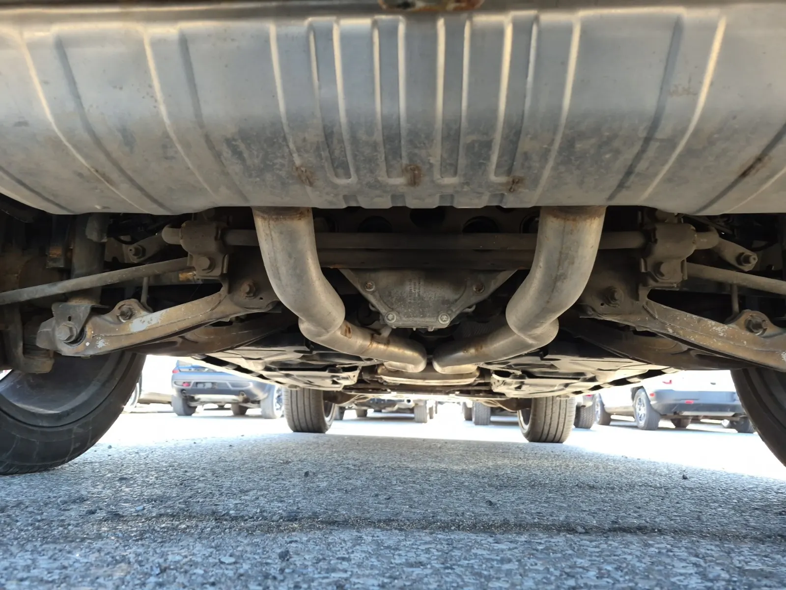 Undercarriage - Rear Photo