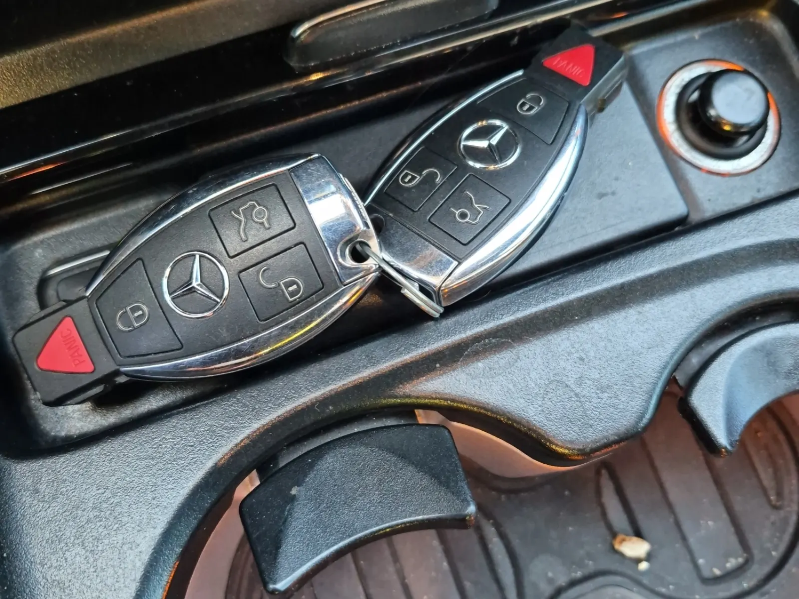 Keys/Fobs/Manual Photo