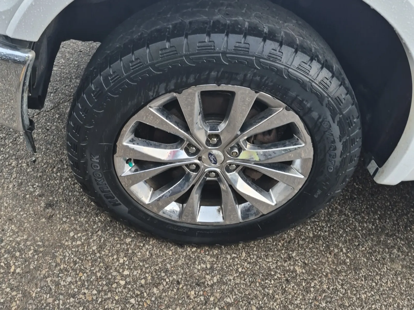 Front driver wheel/tire photo