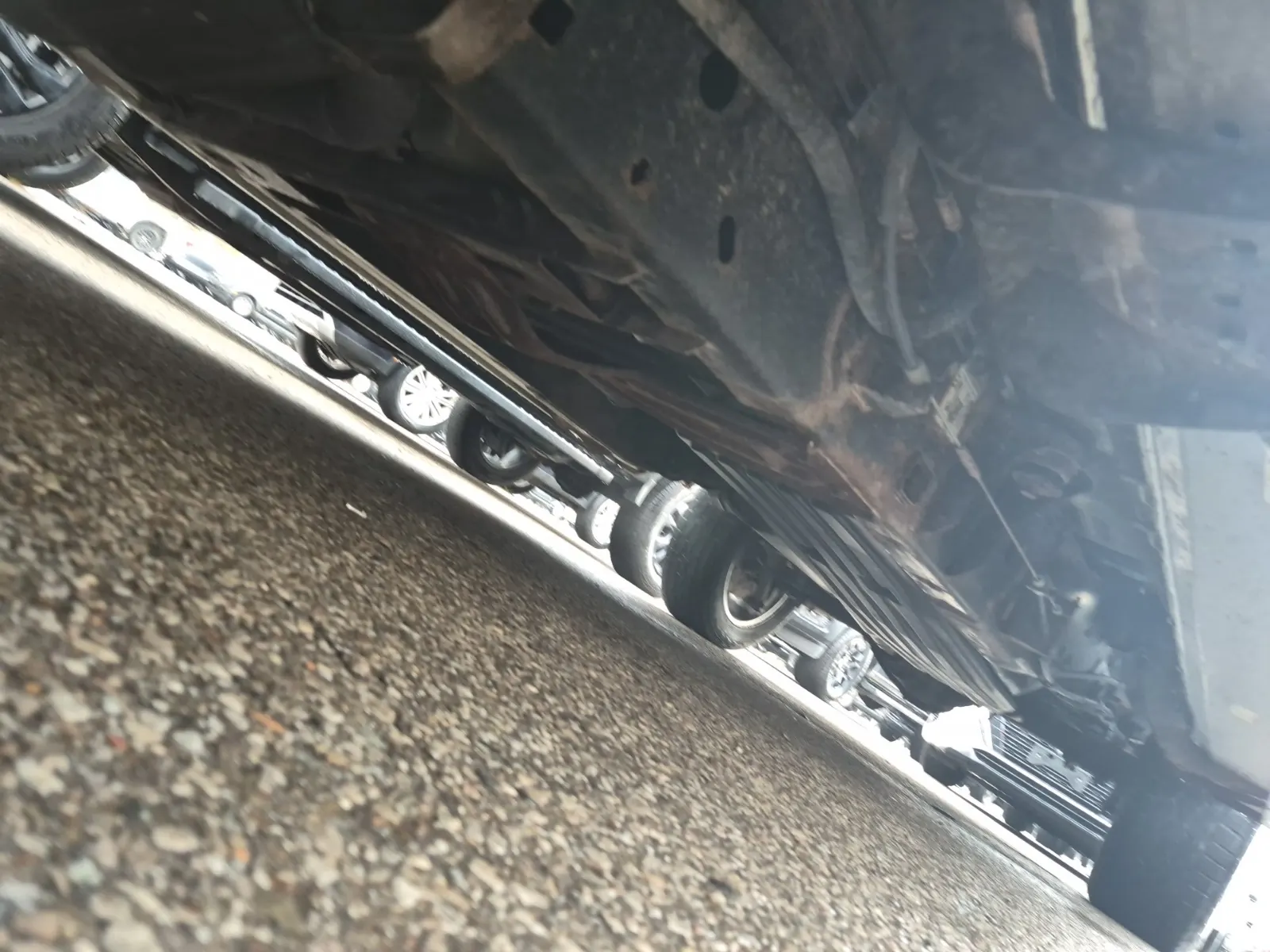 Undercarriage - Driver Photo