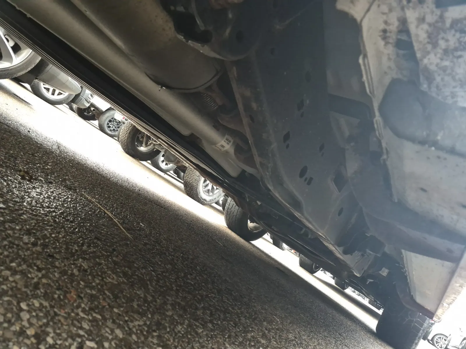 Undercarriage - Passenger Photo