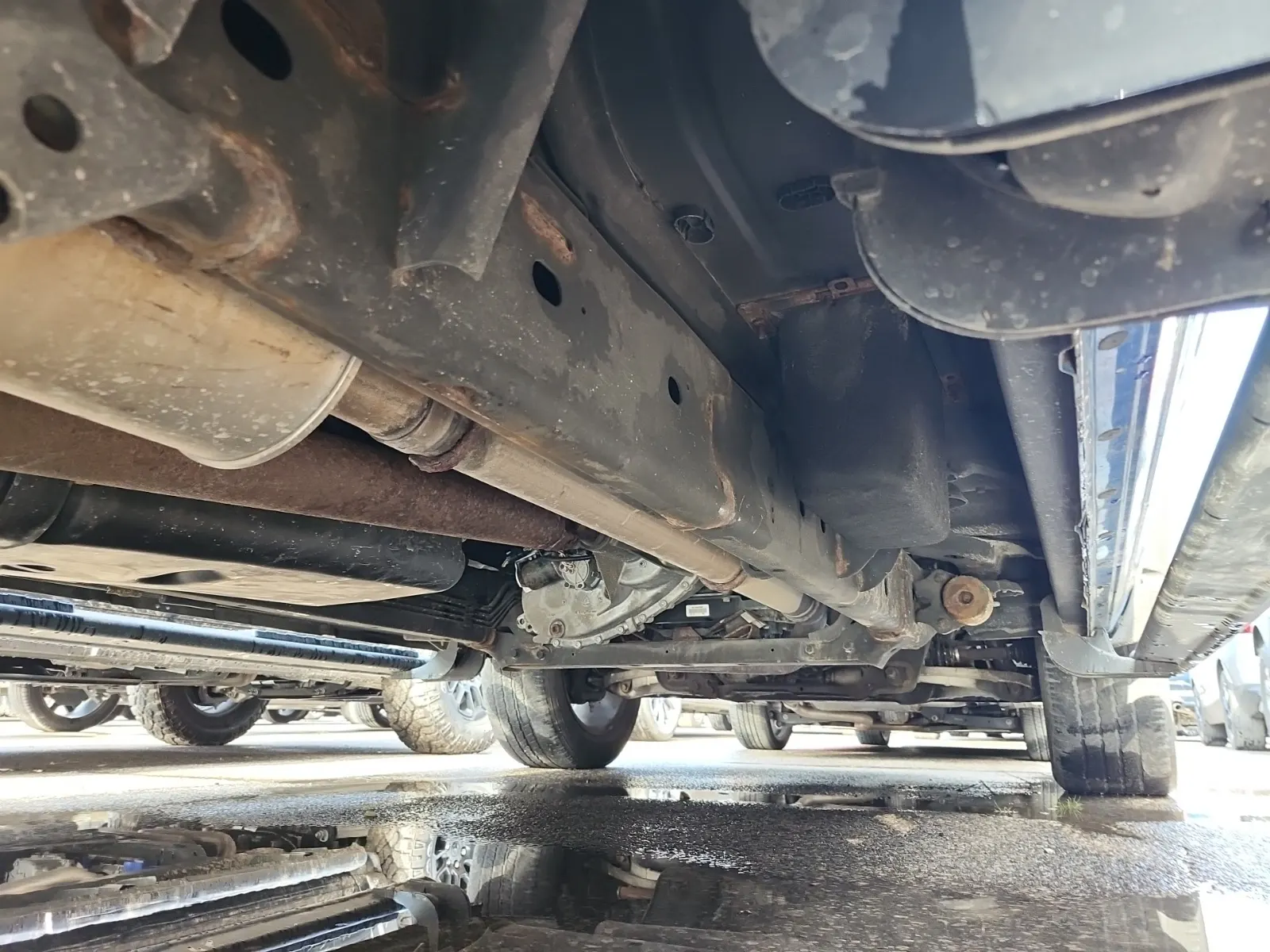 Undercarriage - Passenger Photo