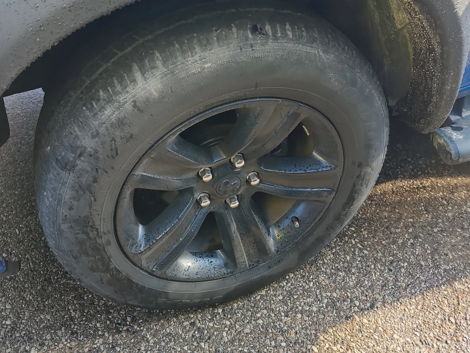 Front driver wheel/tire photo