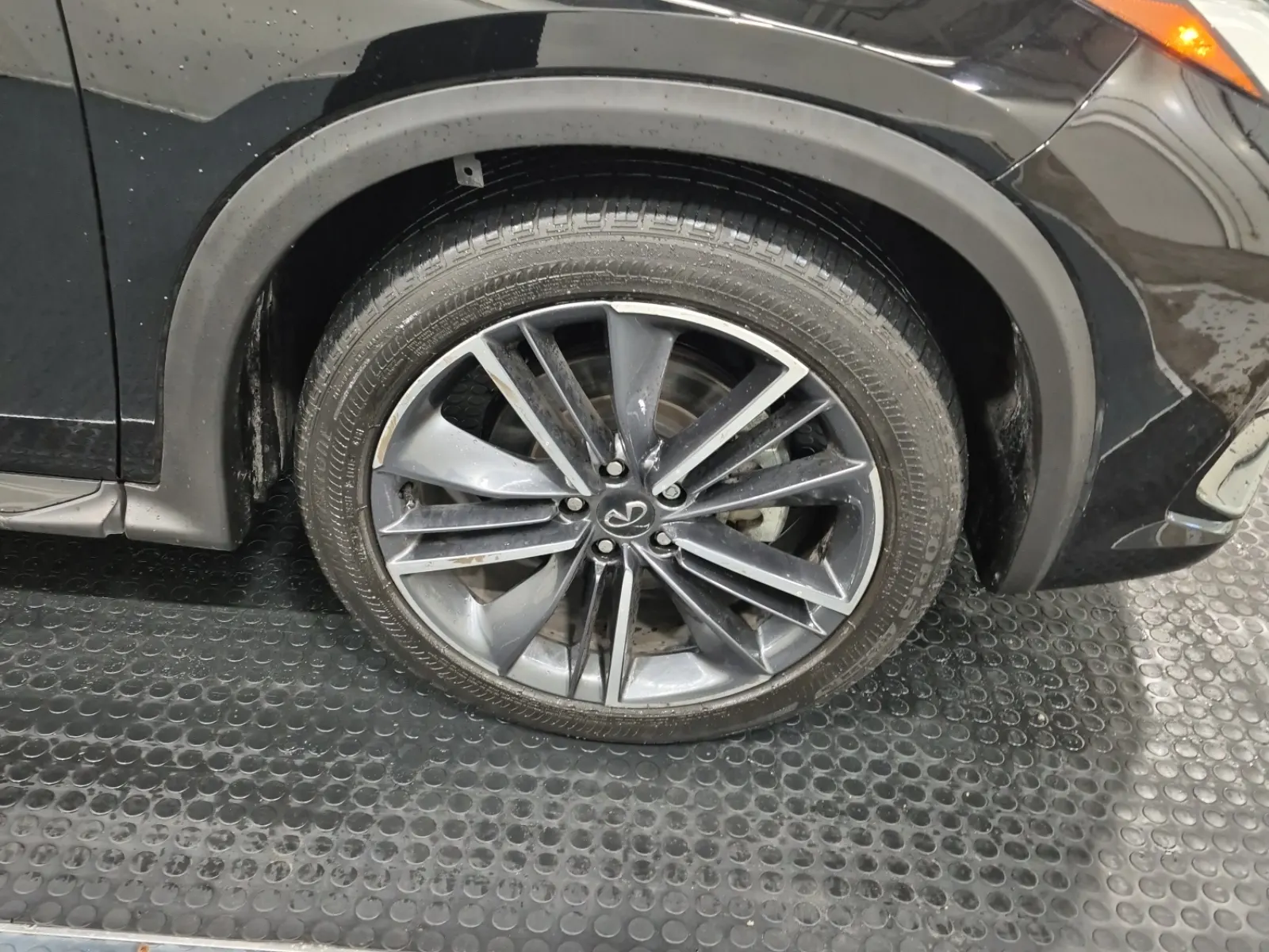 Right Front Wheel/Tire Photo