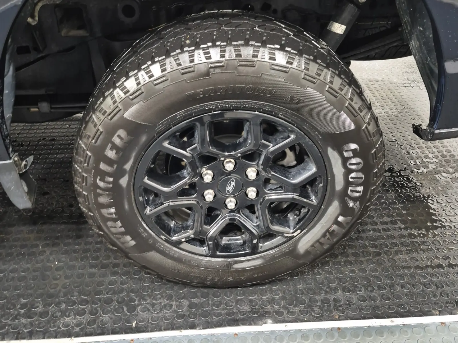 Left Rear Wheel/Tire Photo