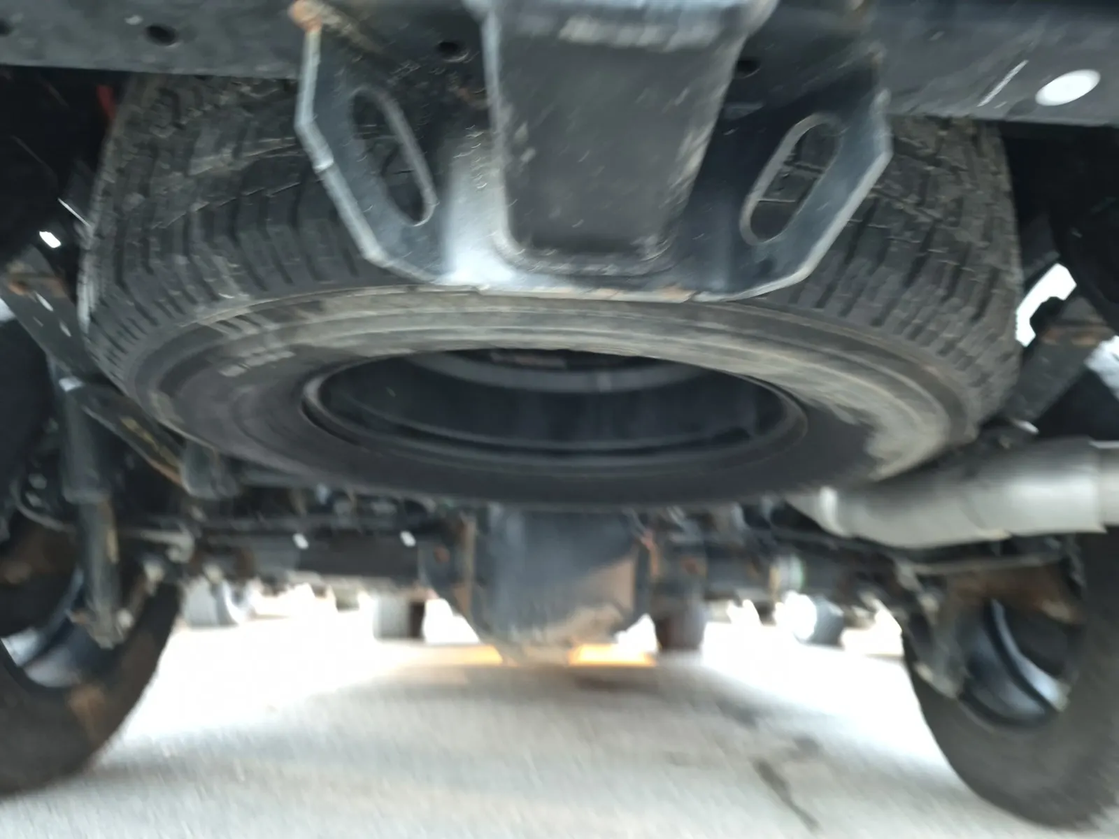 Undercarriage - Rear Photo