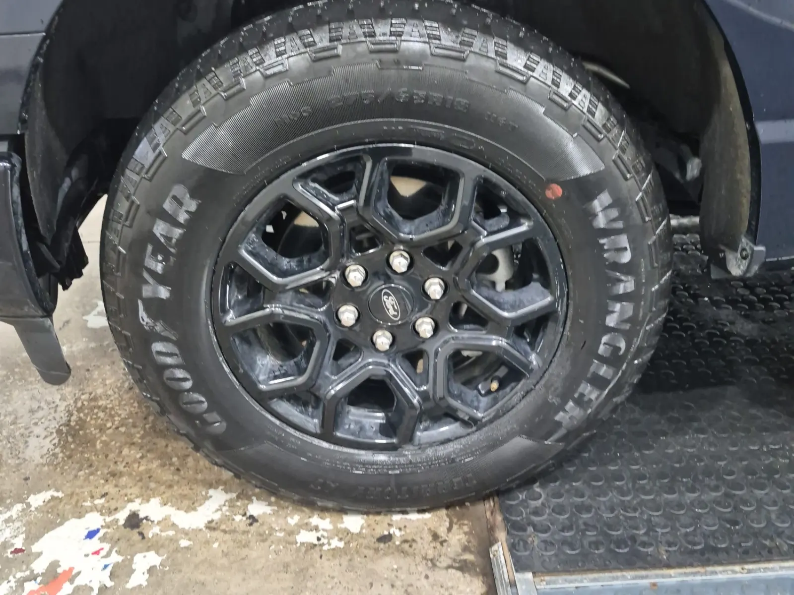 Front driver wheel/tire photo