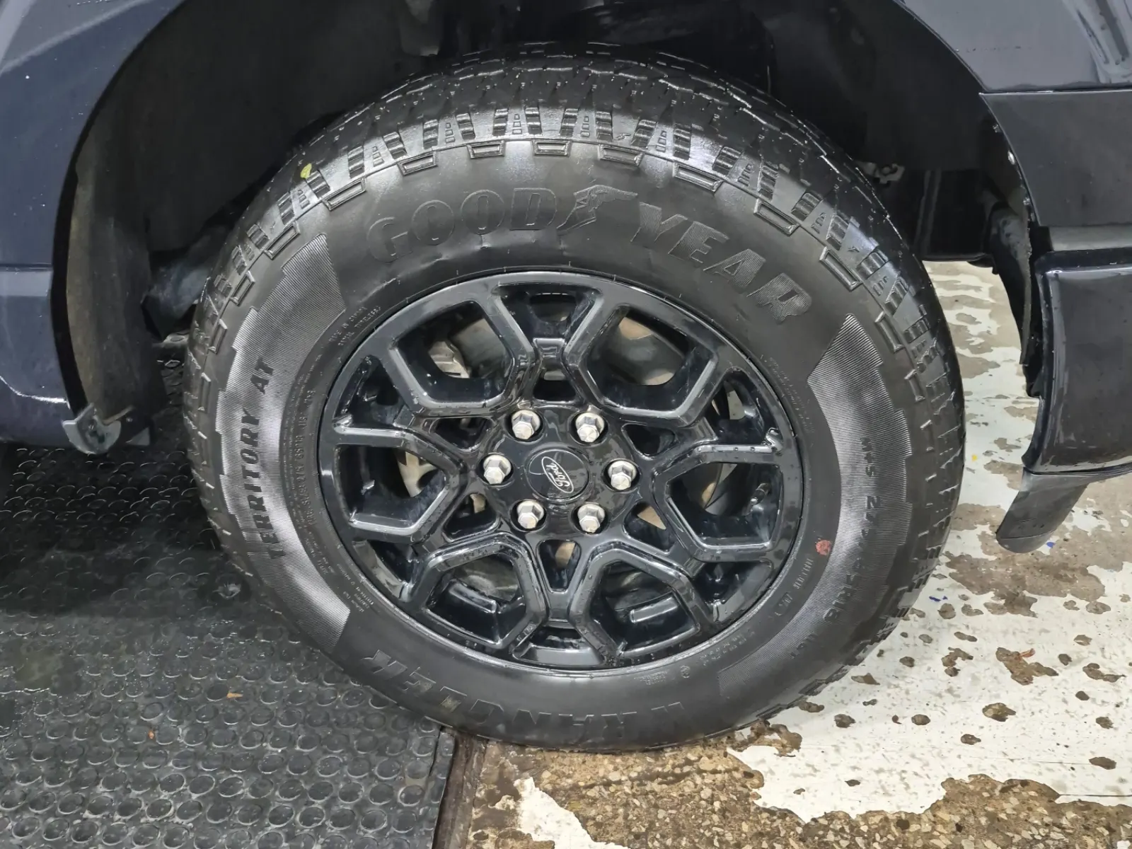 Right Front Wheel/Tire Photo