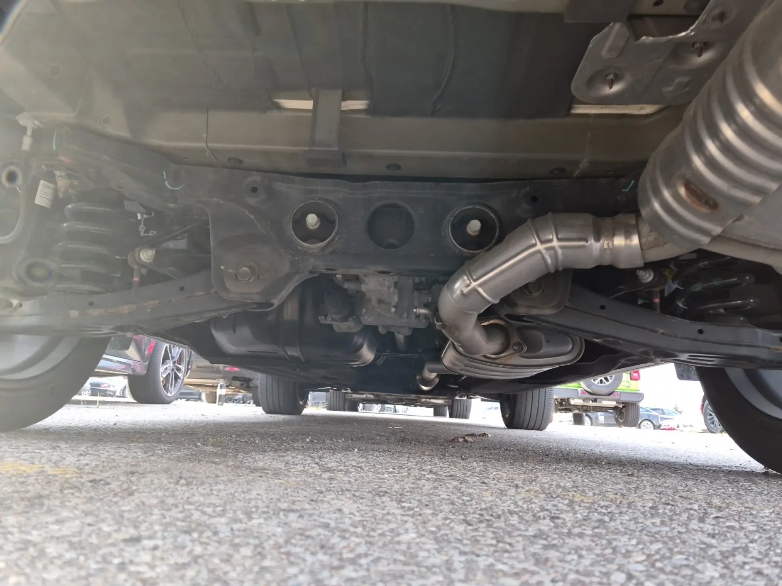 Undercarriage - Rear Photo