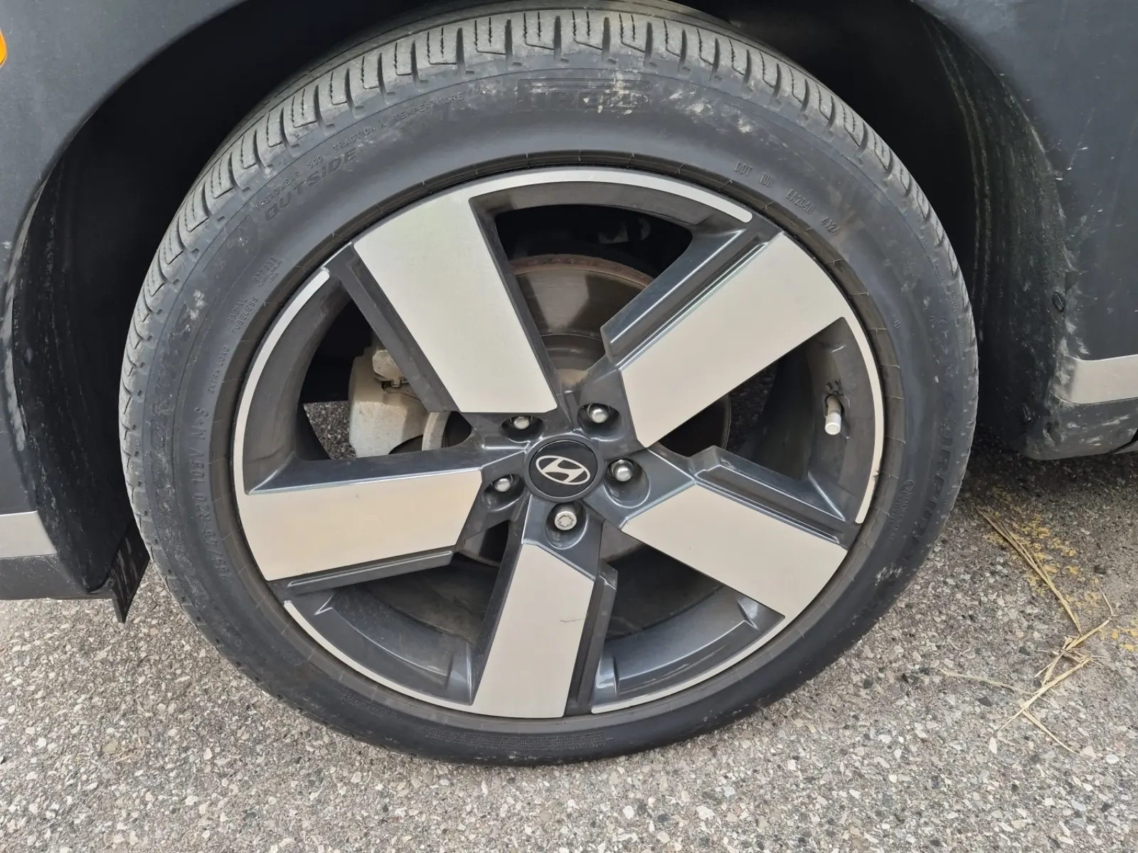 Front driver wheel/tire photo