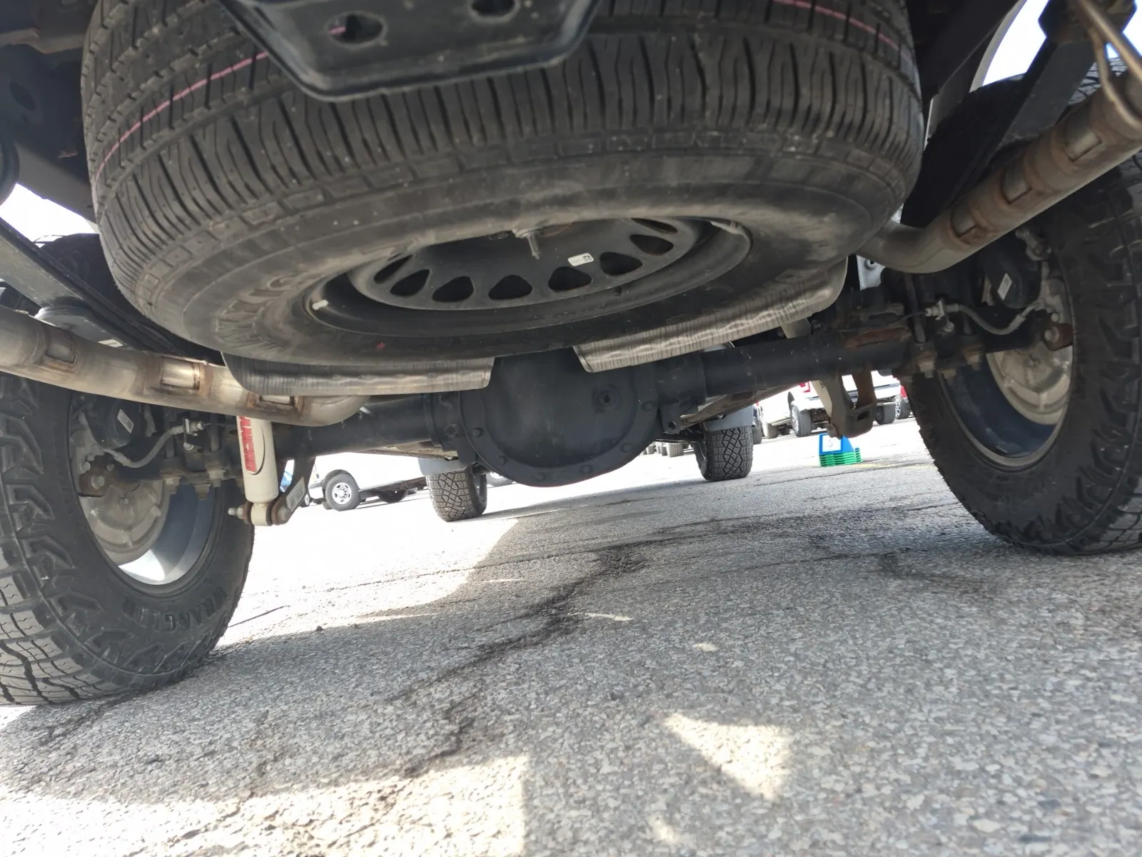 Undercarriage - Rear Photo