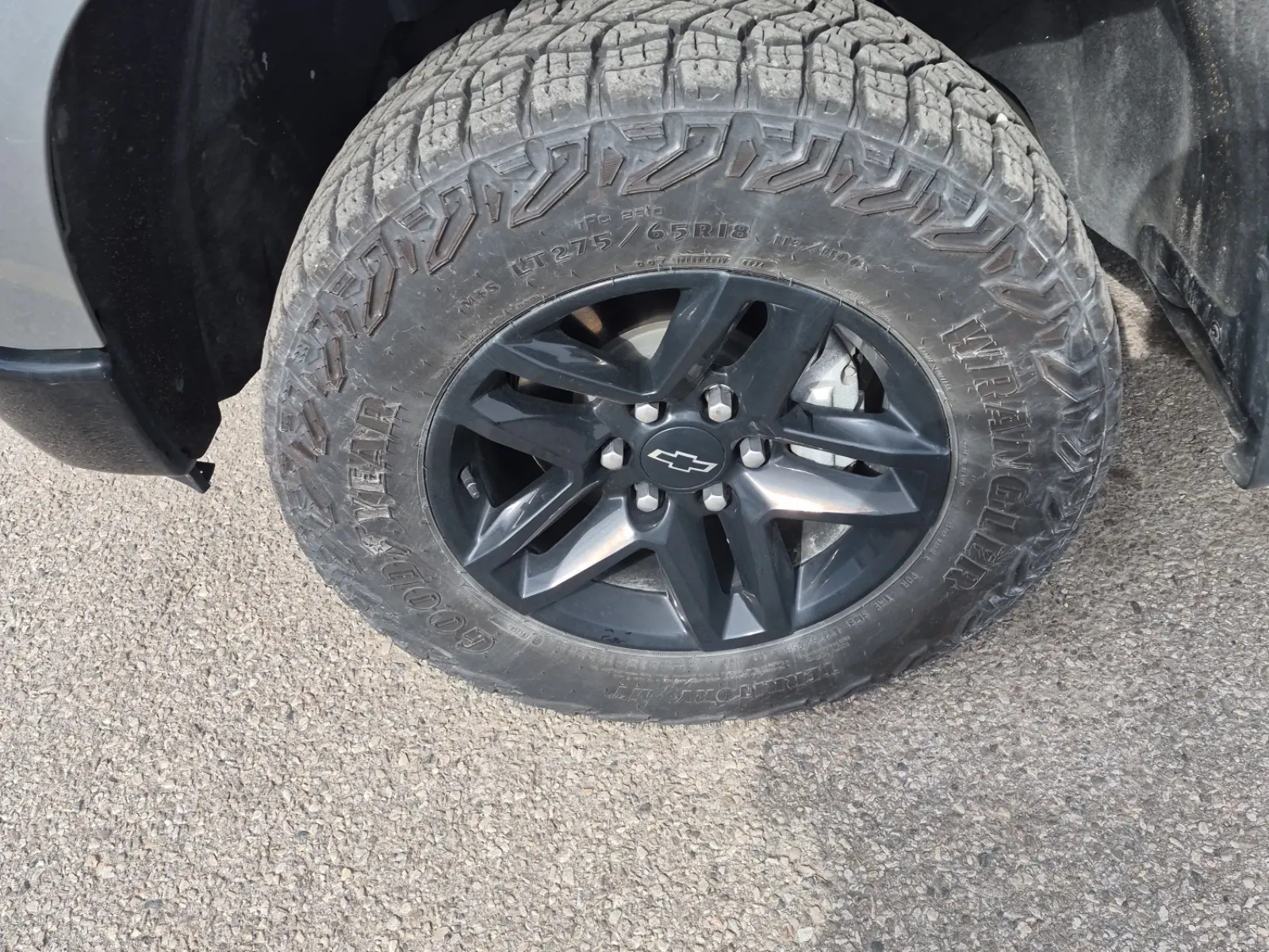 Front driver wheel/tire photo