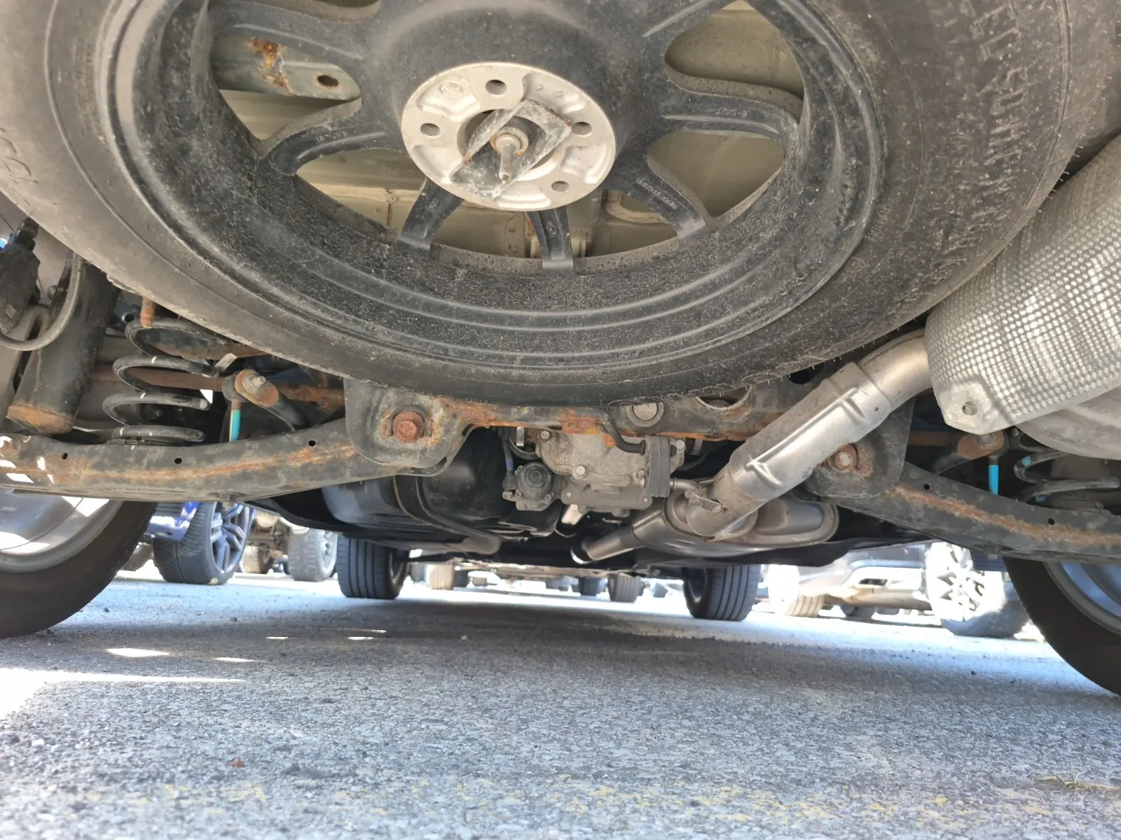 Undercarriage - Rear Photo