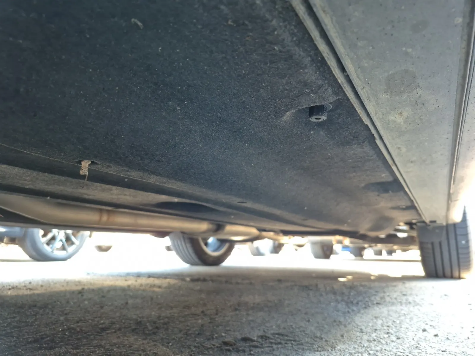 Undercarriage - Driver Photo