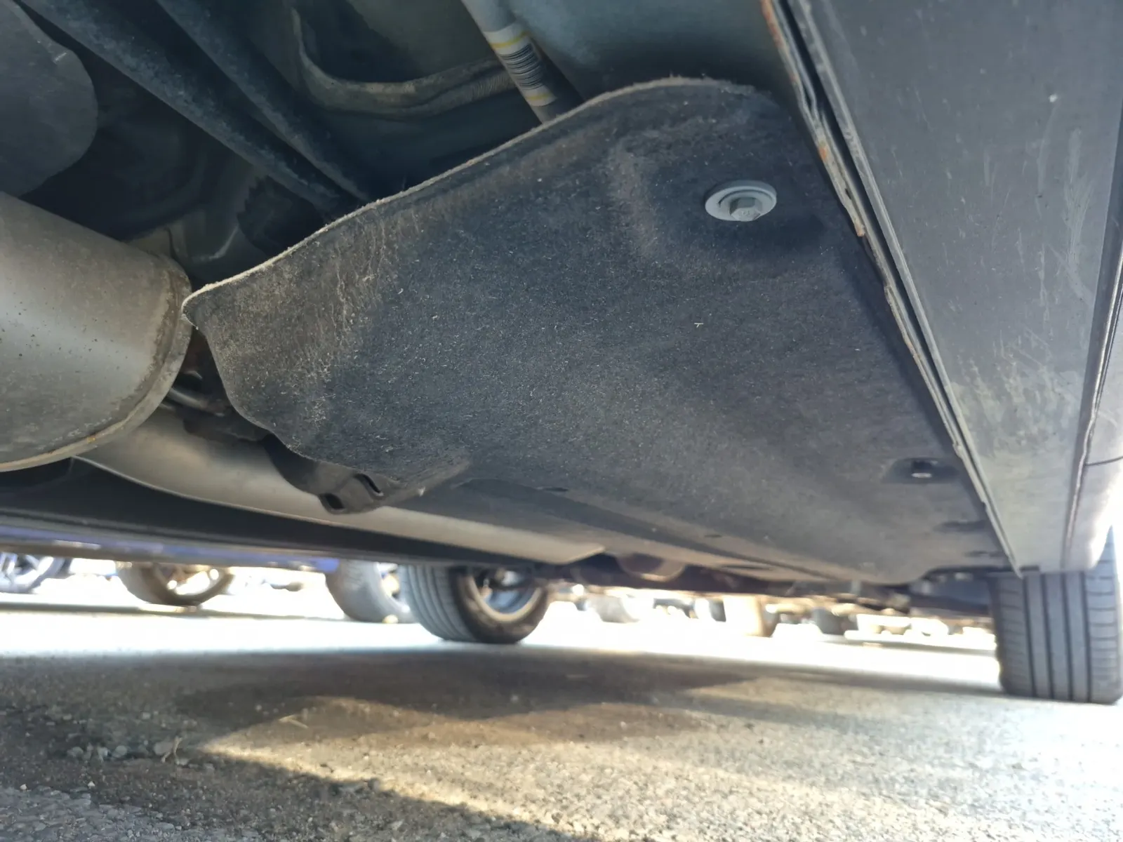 Undercarriage - Passenger Photo