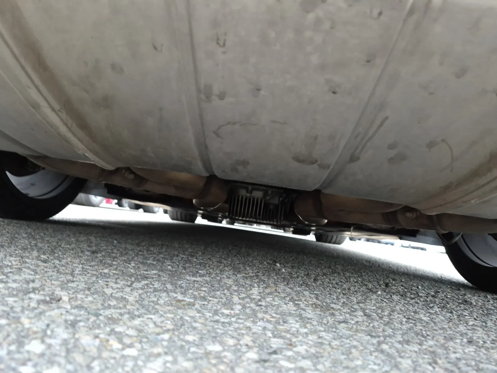 Undercarriage - Rear Photo