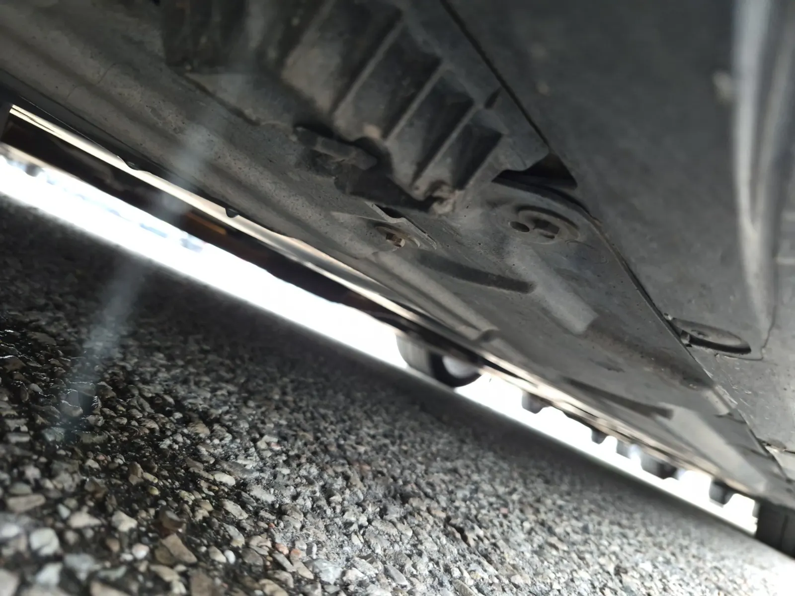 Undercarriage - Driver Photo