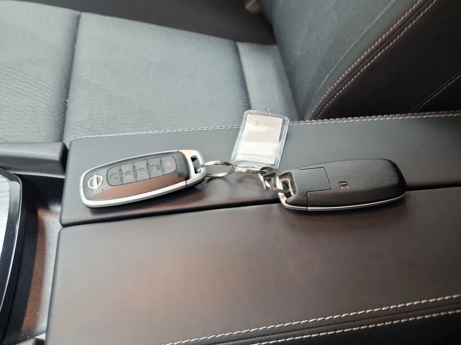 Keys/Fobs/Manual Photo
