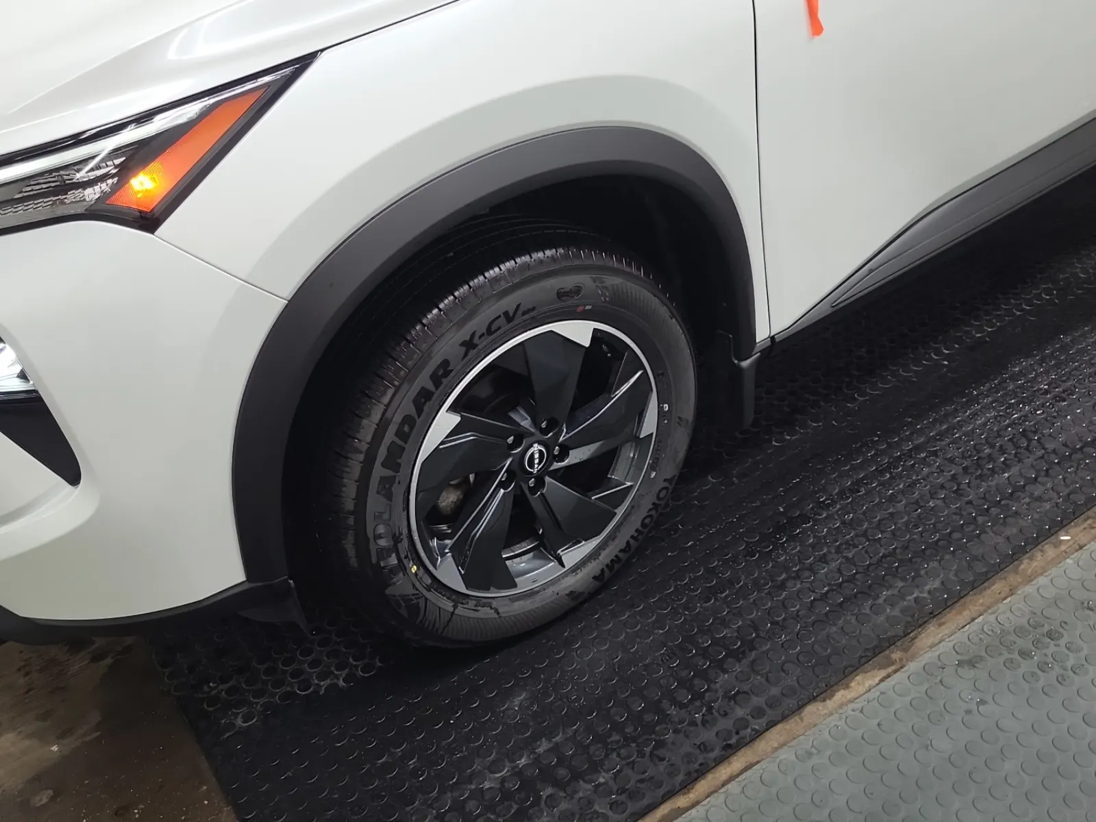 Front driver wheel/tire photo