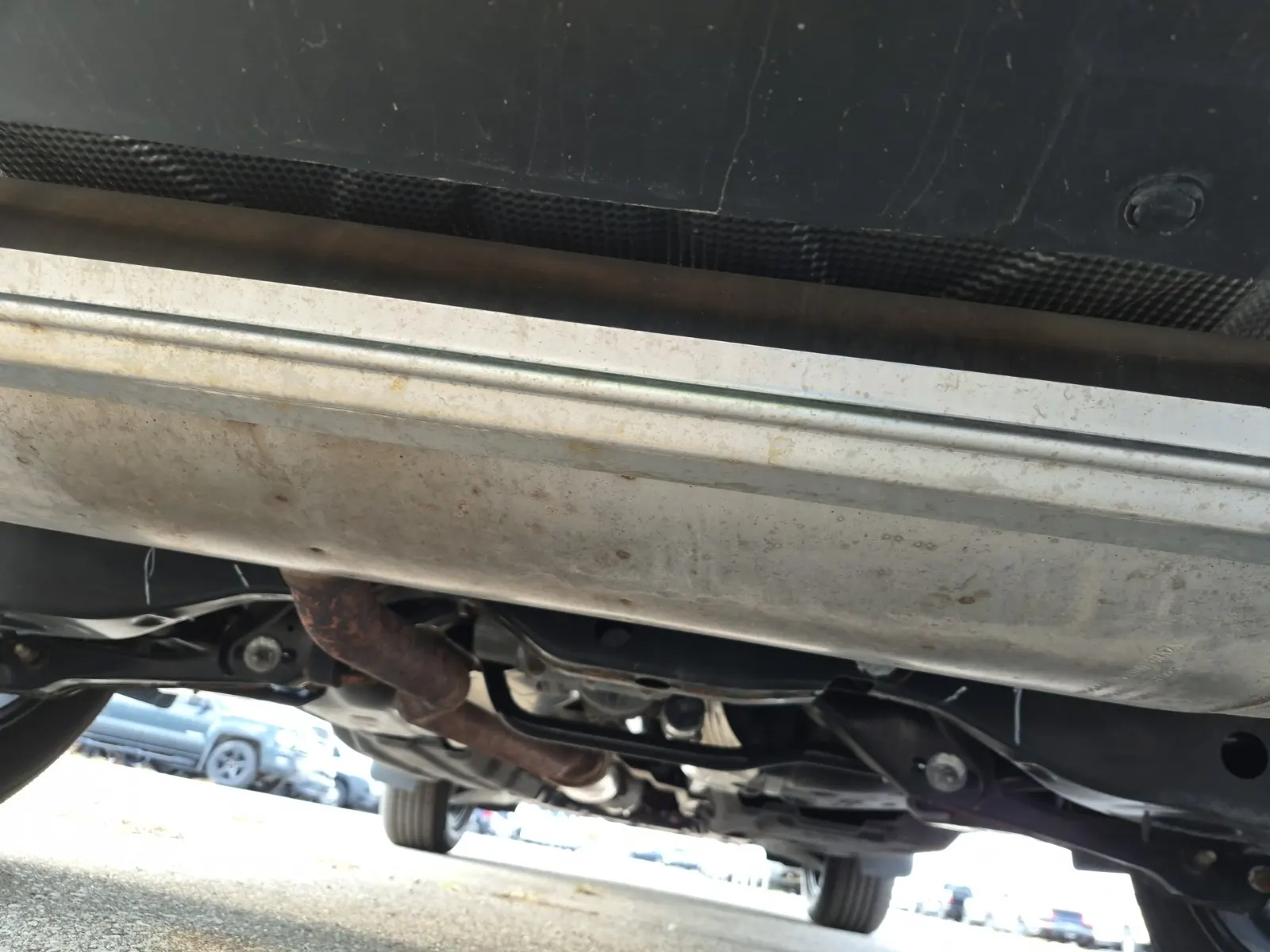 Undercarriage - Rear Photo