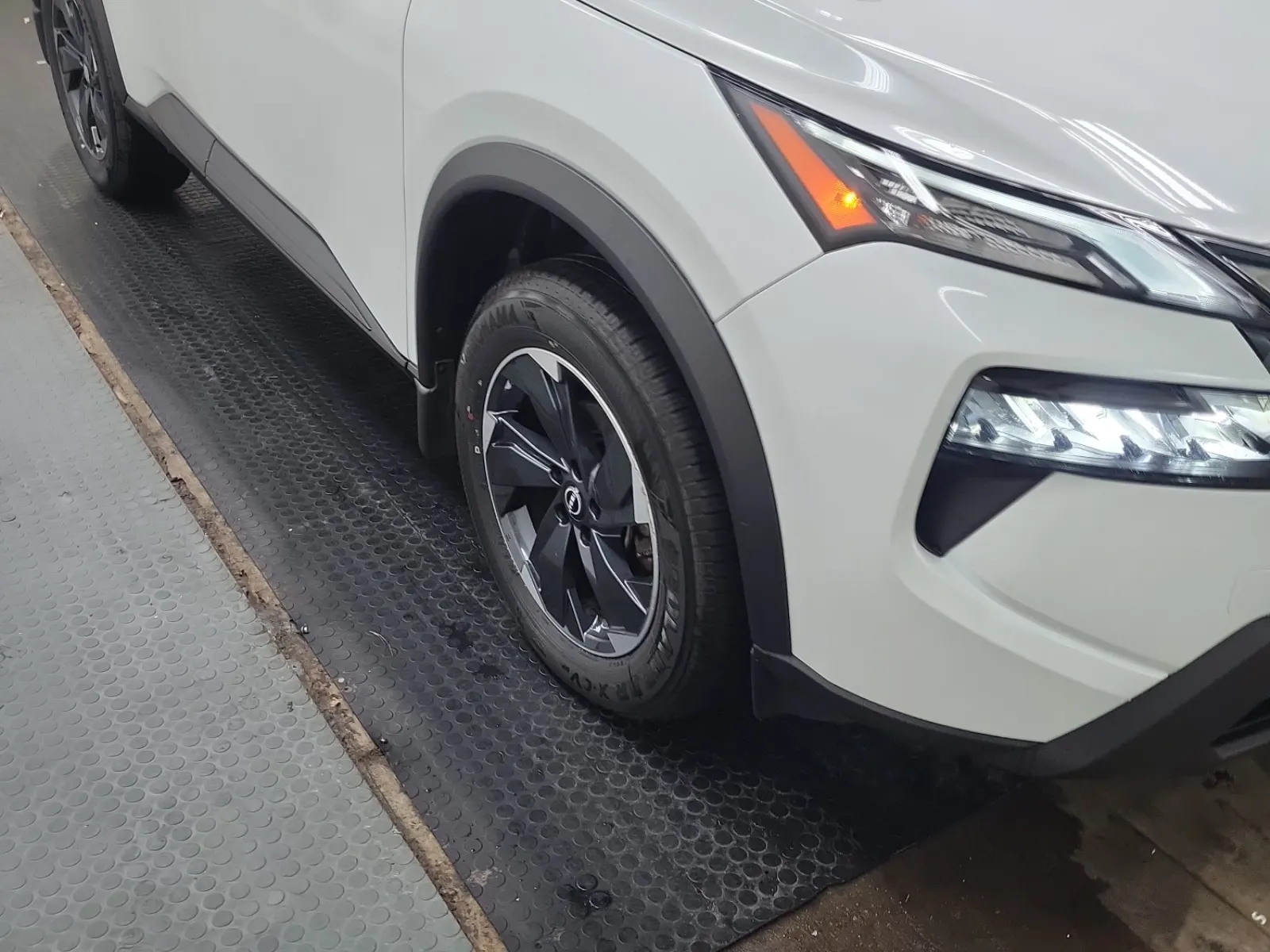 Right Front Wheel/Tire Photo