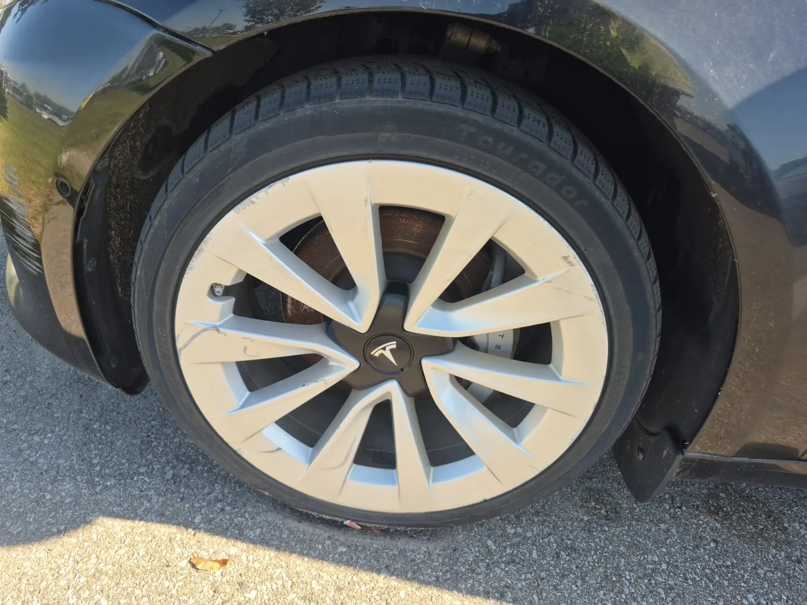 Front driver wheel/tire photo