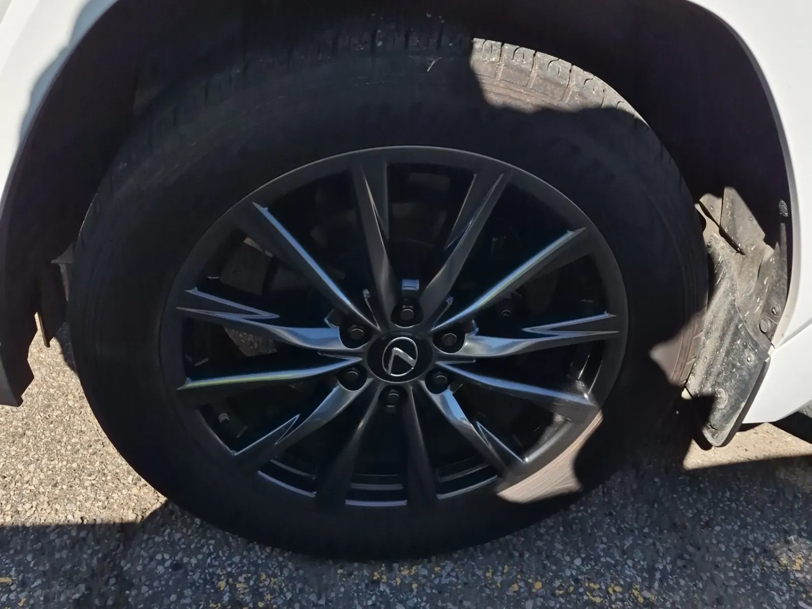 Front driver wheel/tire photo