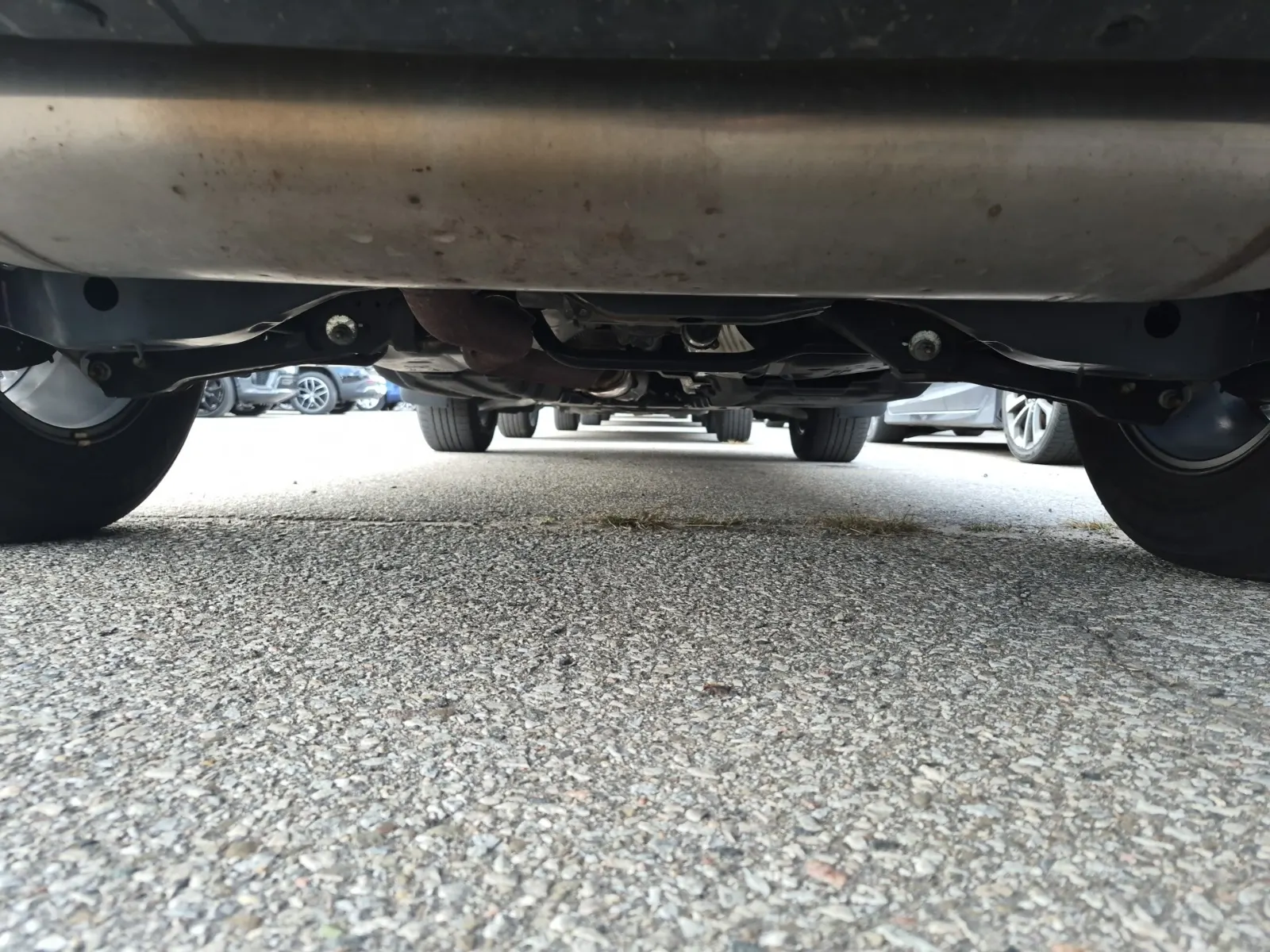 Undercarriage - Rear Photo