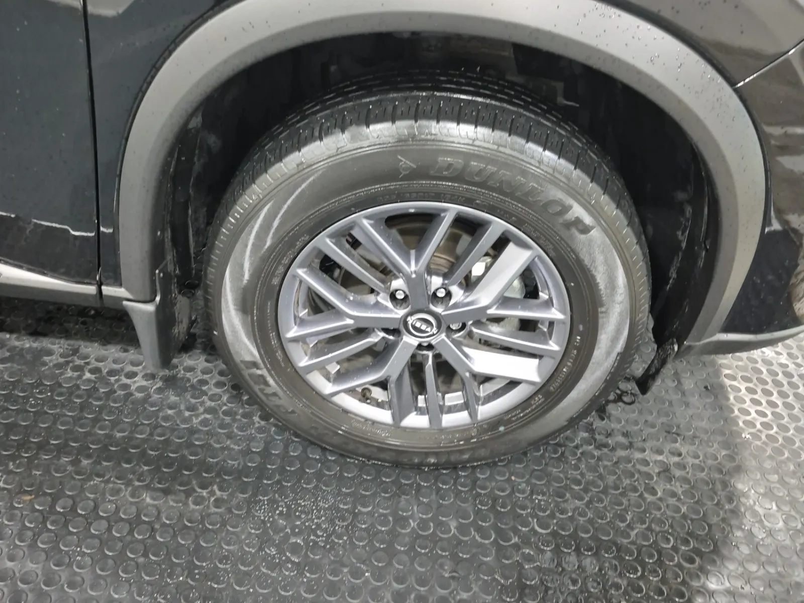 Right Front Wheel/Tire Photo