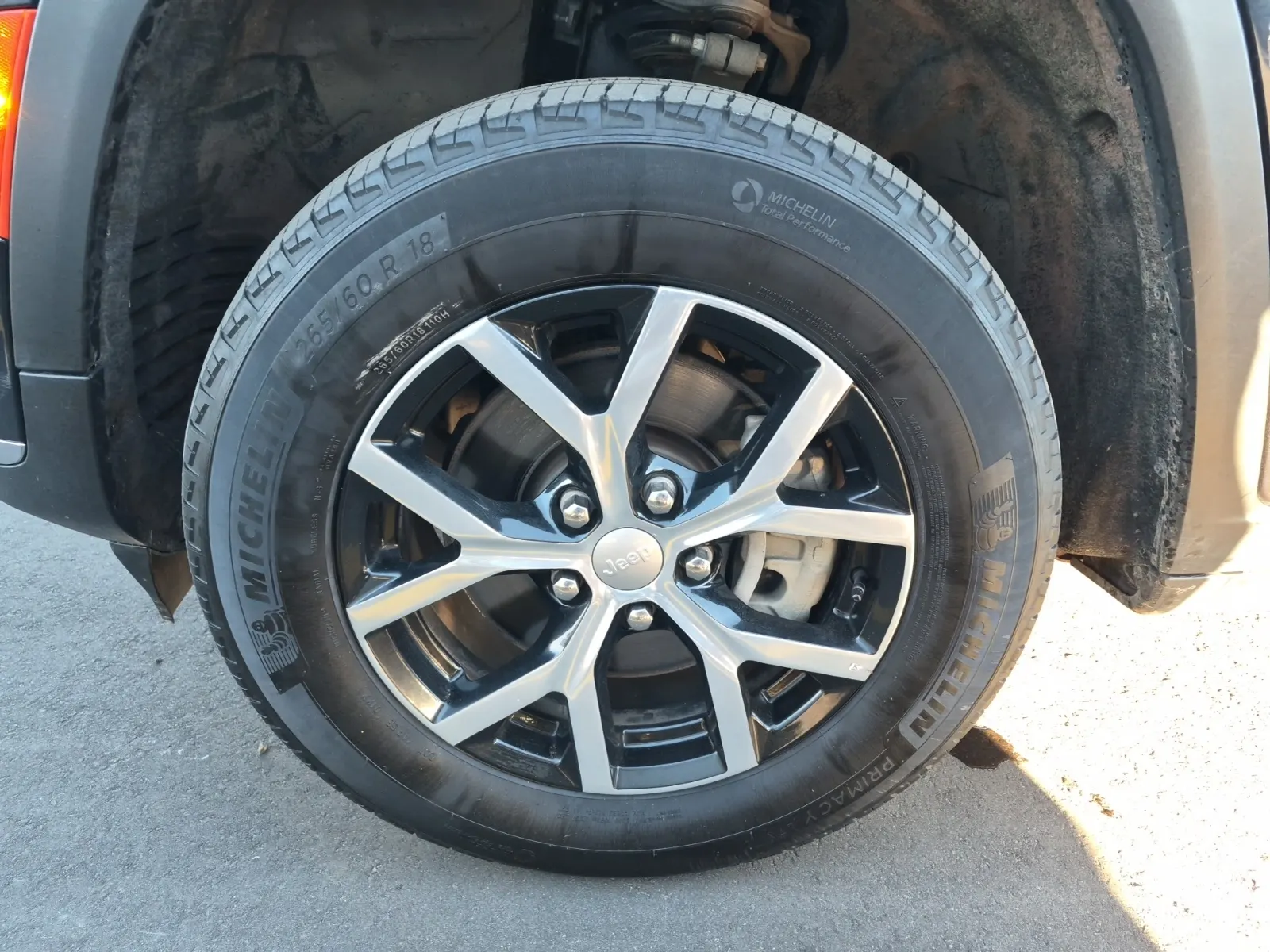 Front driver wheel/tire photo