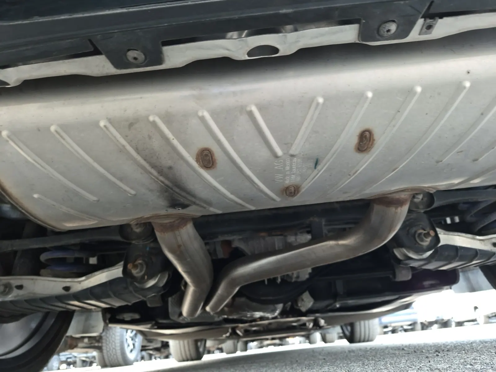 Undercarriage - Rear Photo