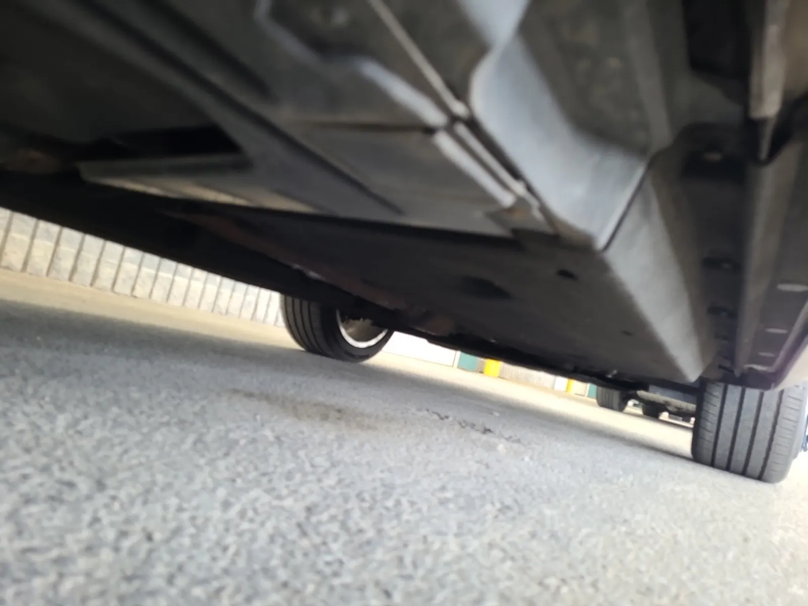 Undercarriage - Passenger Photo